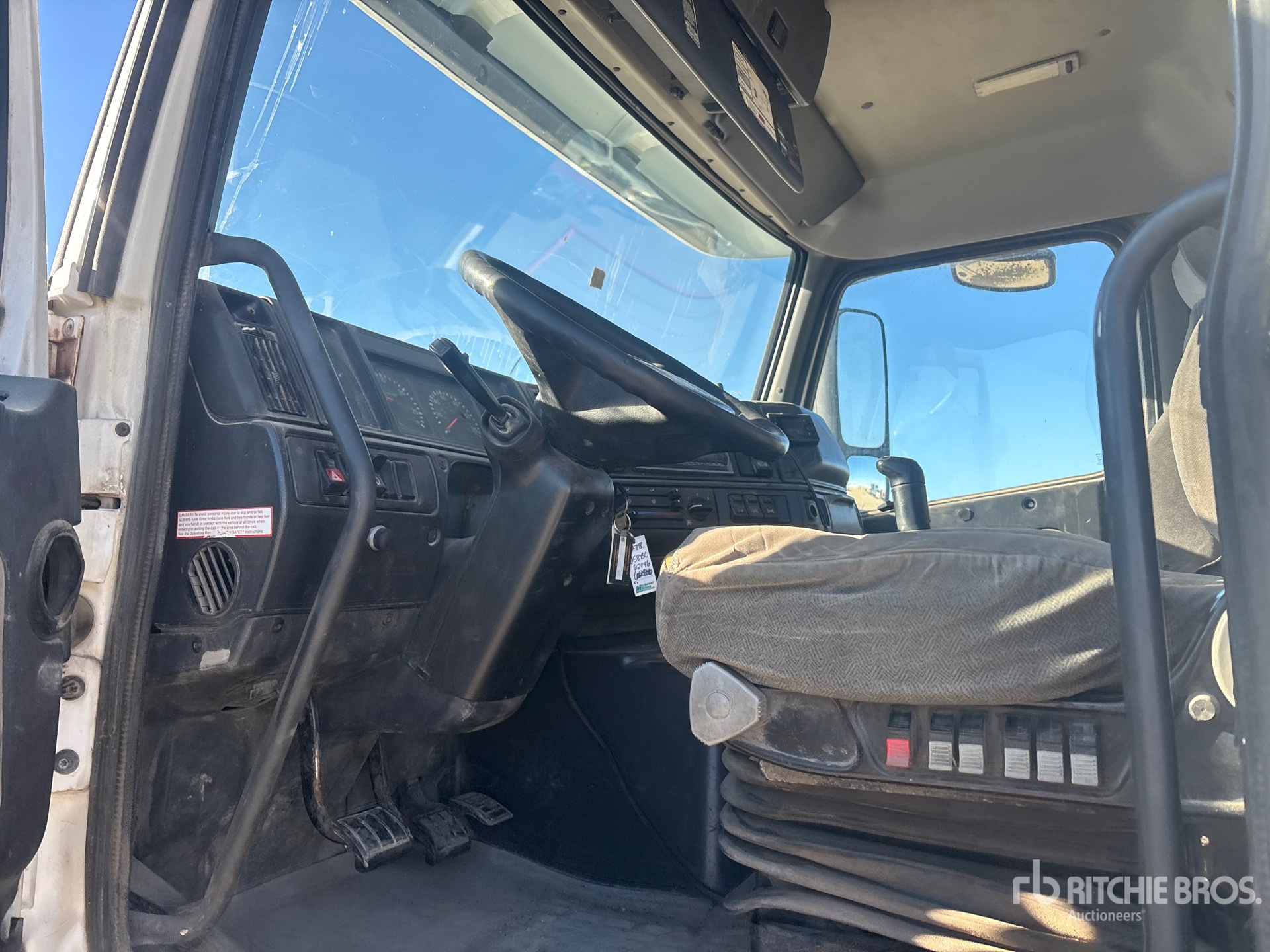 2001 Volvo VNM