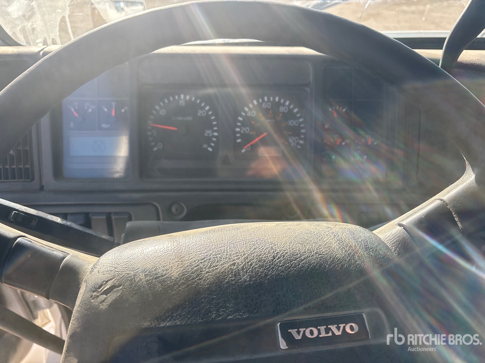 2001 Volvo VNM