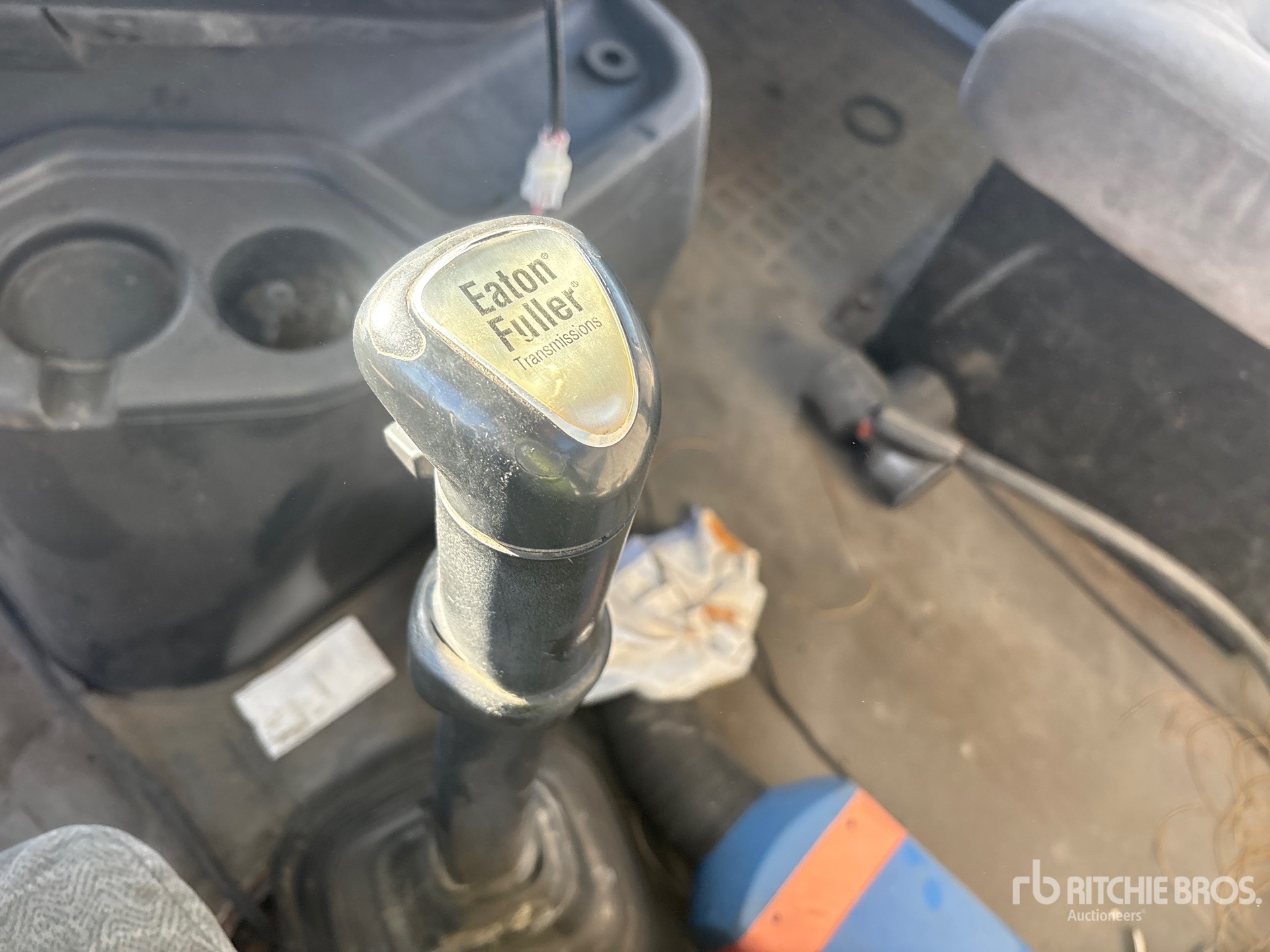 2001 Volvo VNM