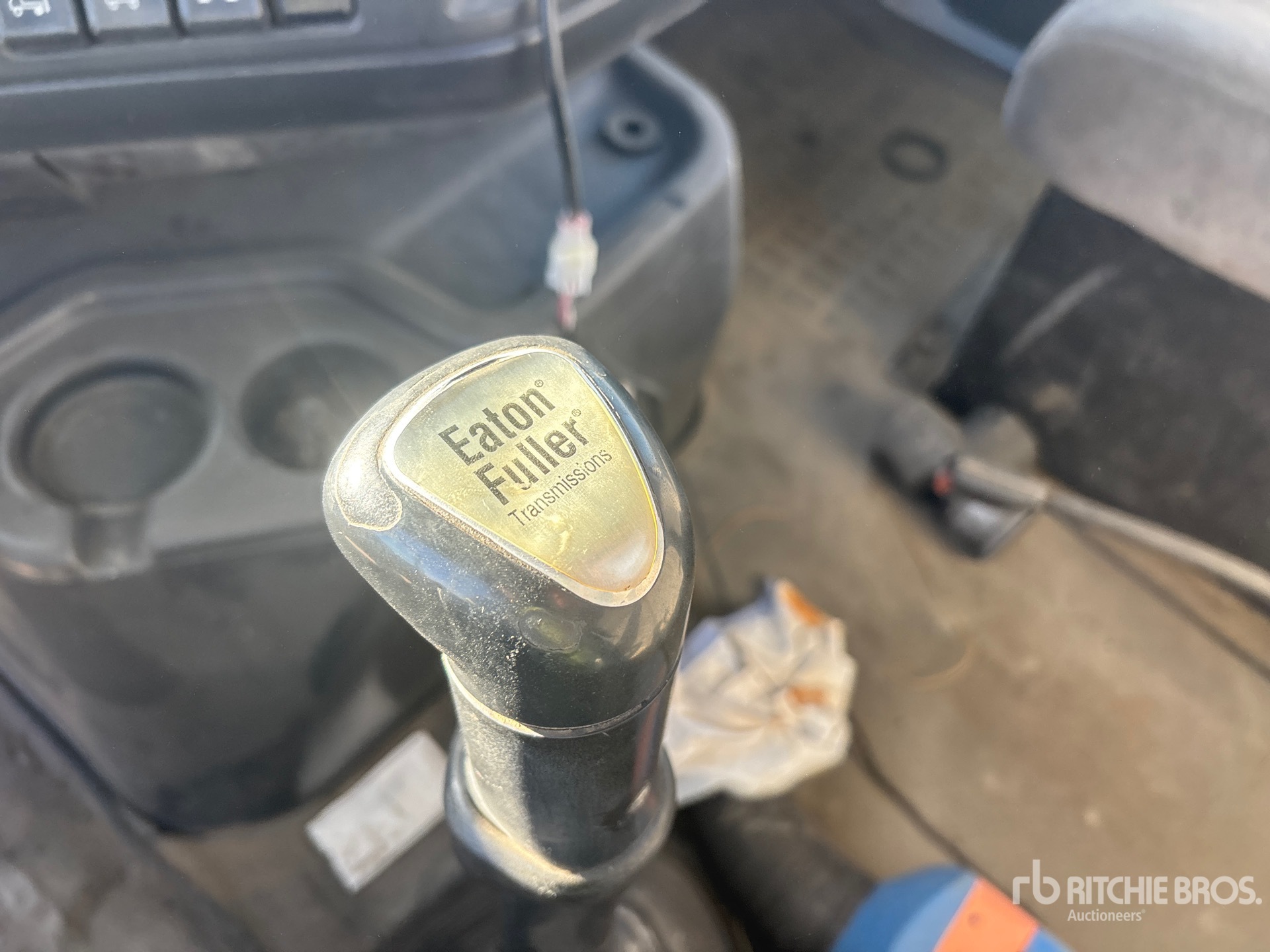 2001 Volvo VNM