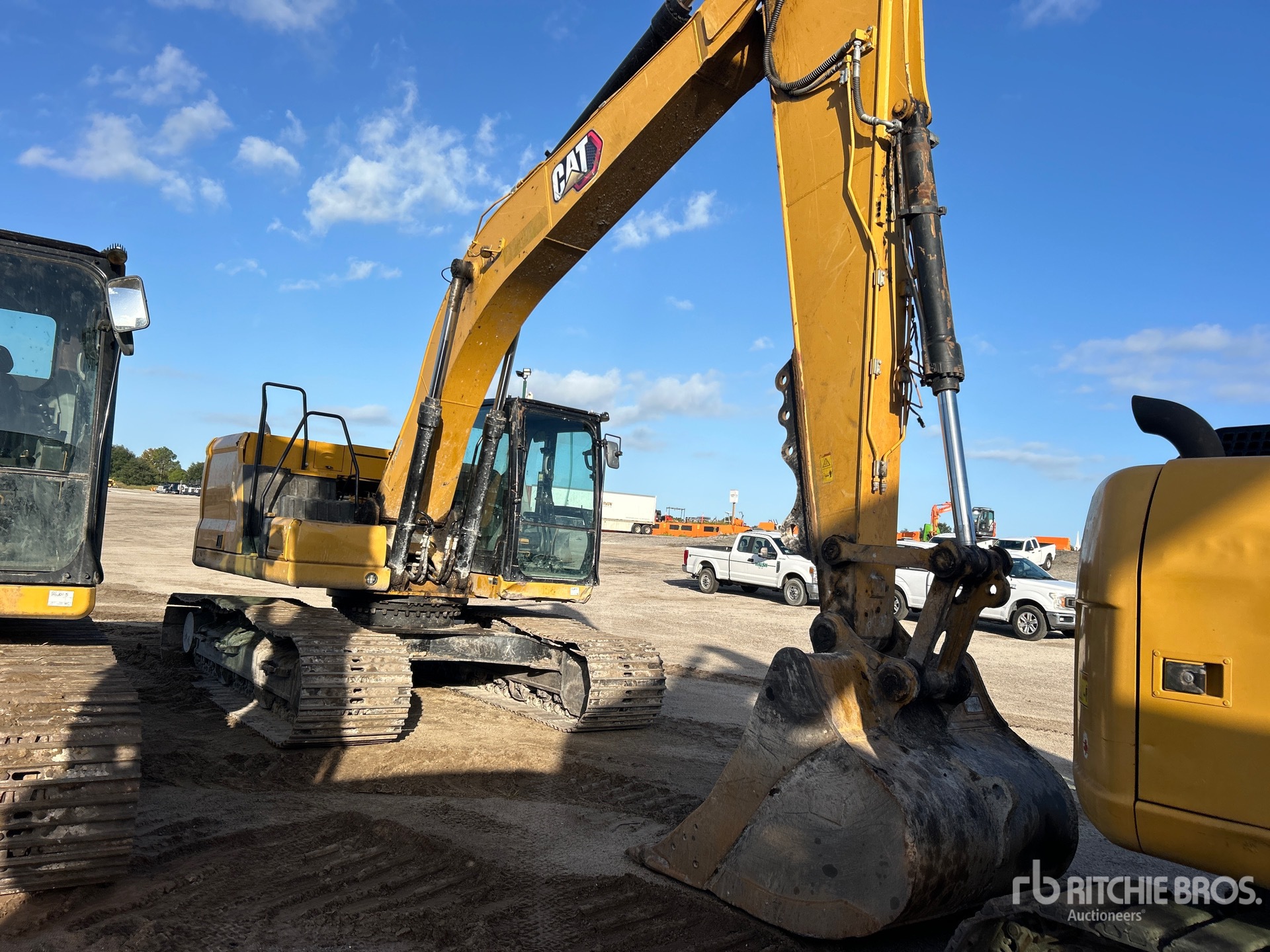 2021 Caterpillar 323