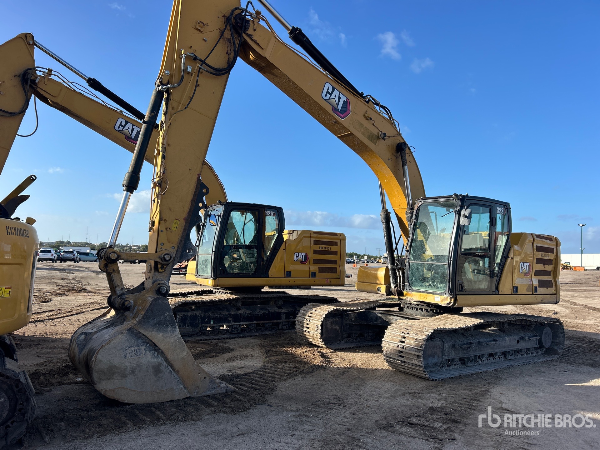 2021 Caterpillar 323