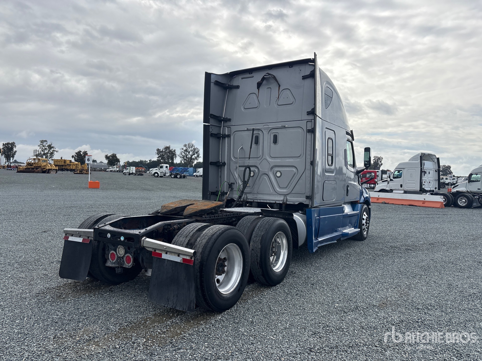 2018 Freightliner CASCADIA 126