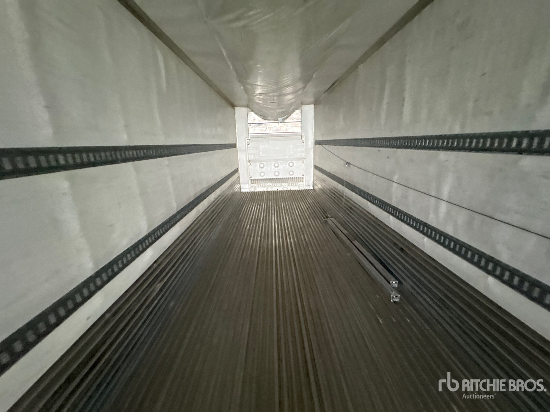 2016 Utility 53 ft x 102 in Tri/A