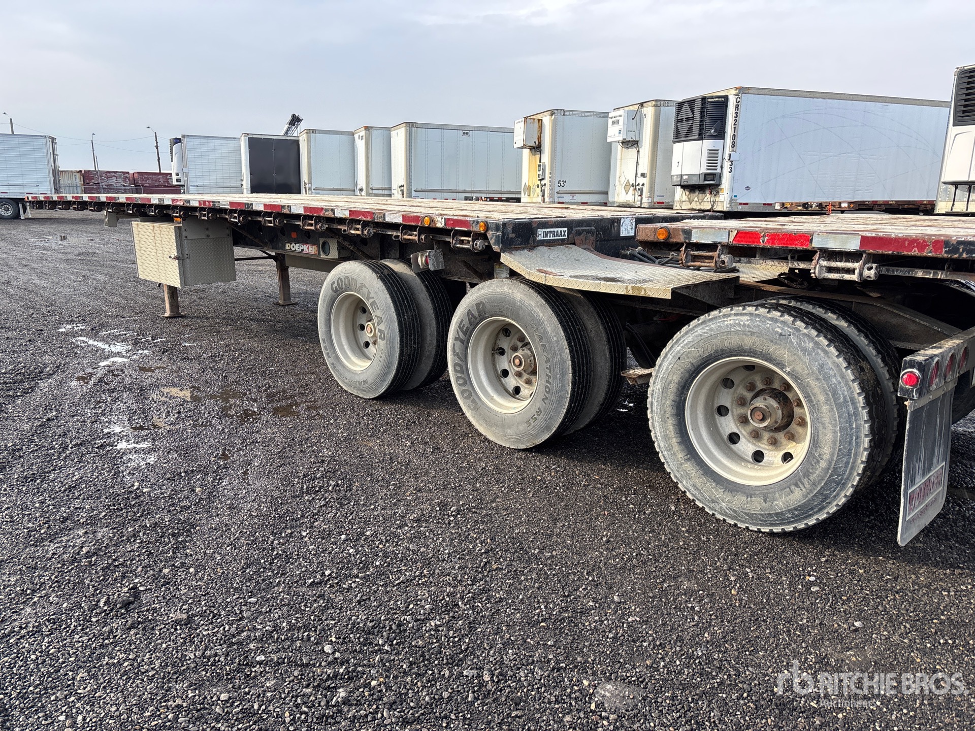 2009 Doepker 32 ft Tri/A Super B-Train Lead