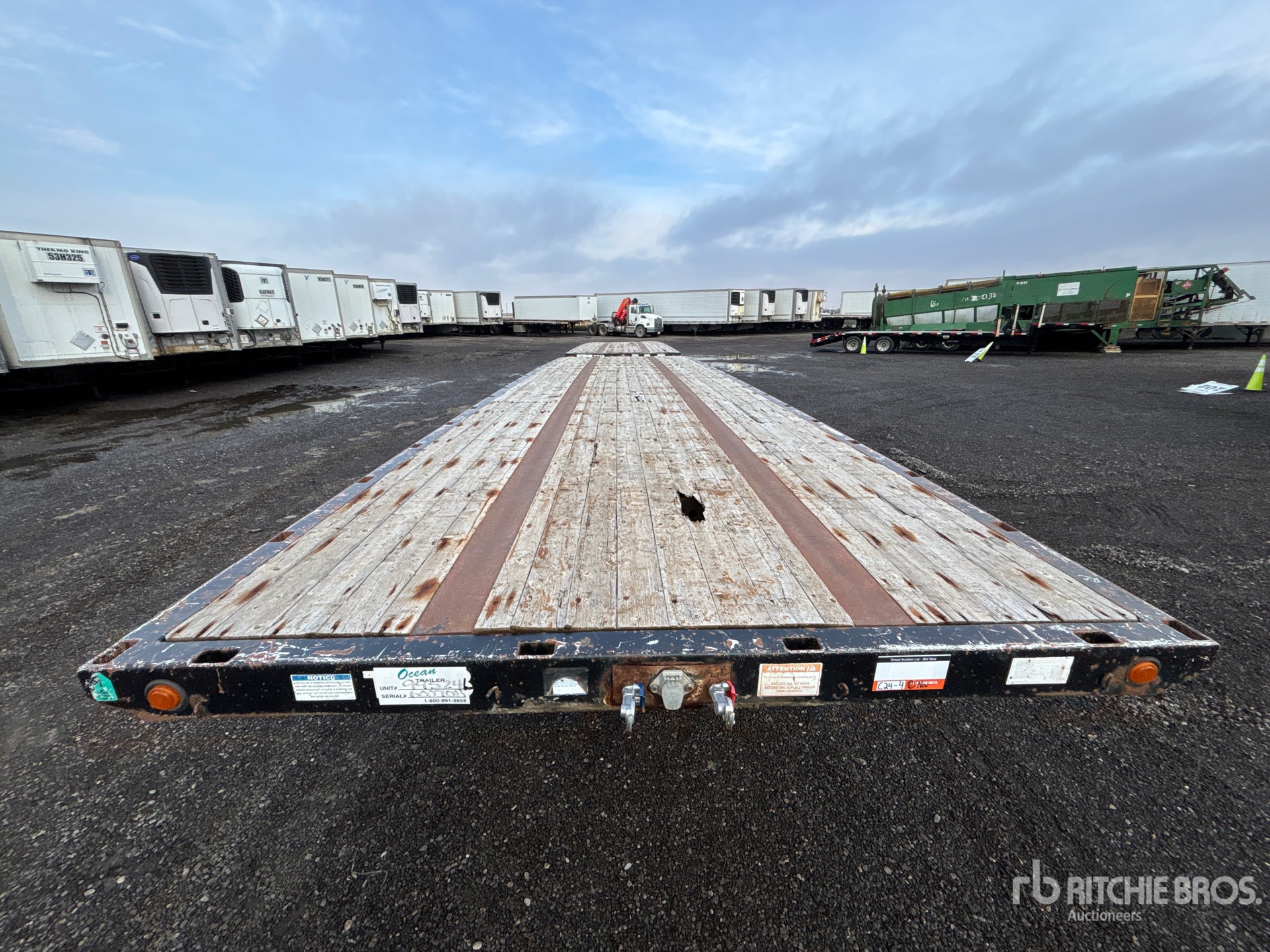 2009 Doepker 32 ft Tri/A Super B-Train Lead