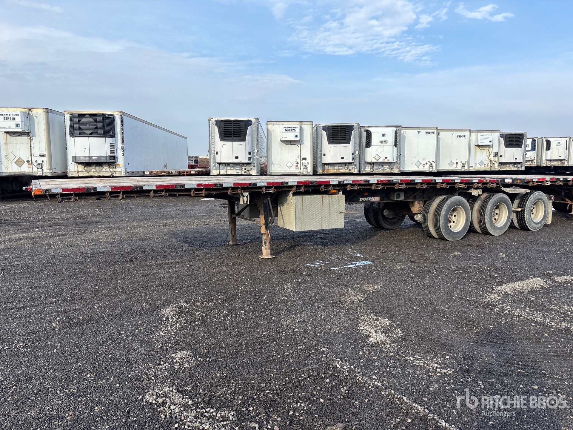 2009 Doepker 32 ft Tri/A Super B-Train Lead