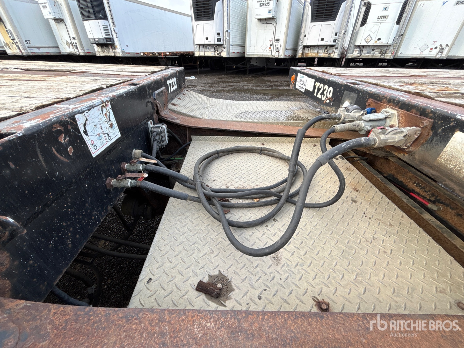 2009 Doepker 32 ft Tri/A Super B-Train Lead