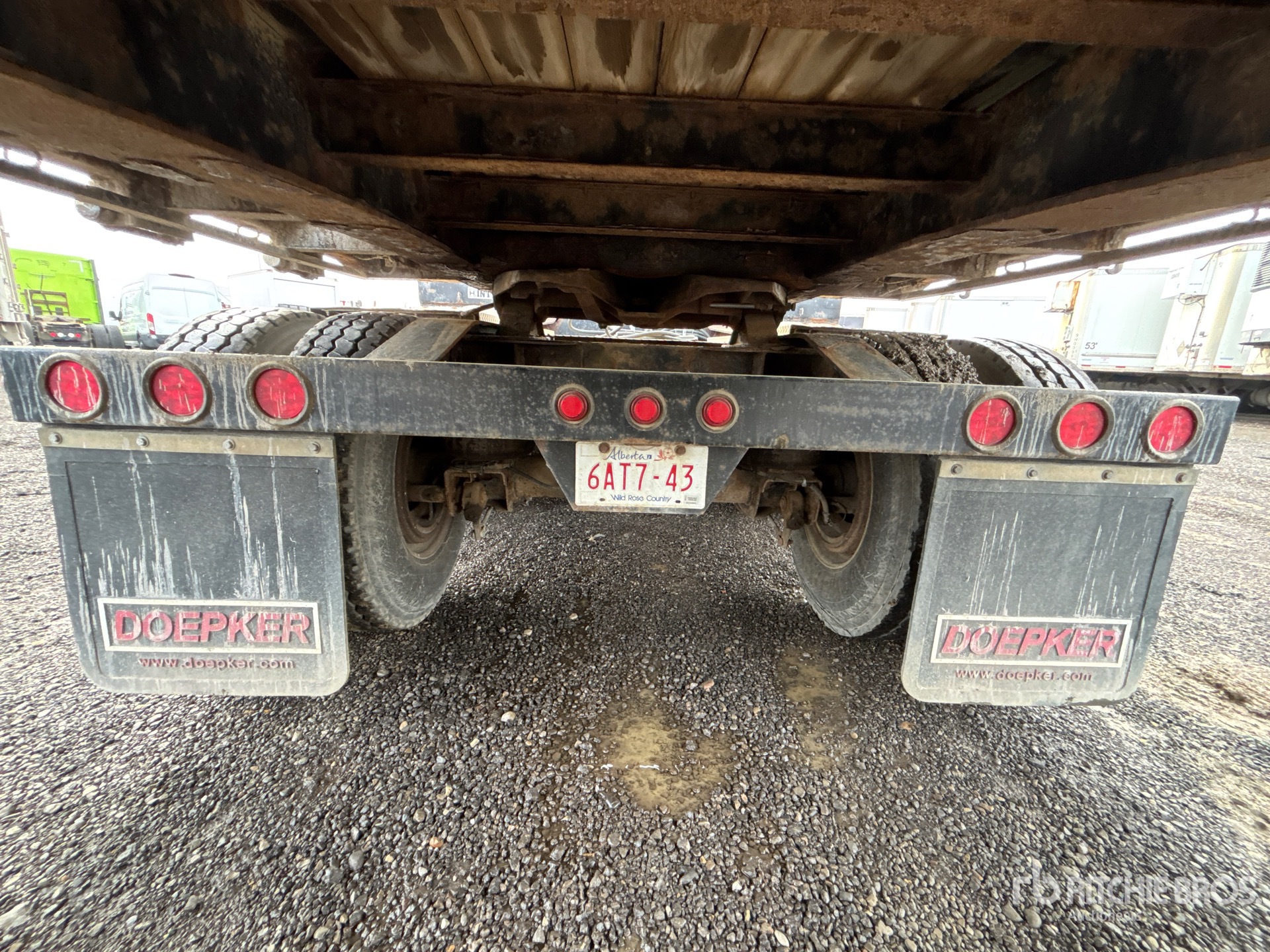 2009 Doepker 32 ft Tri/A Super B-Train Lead