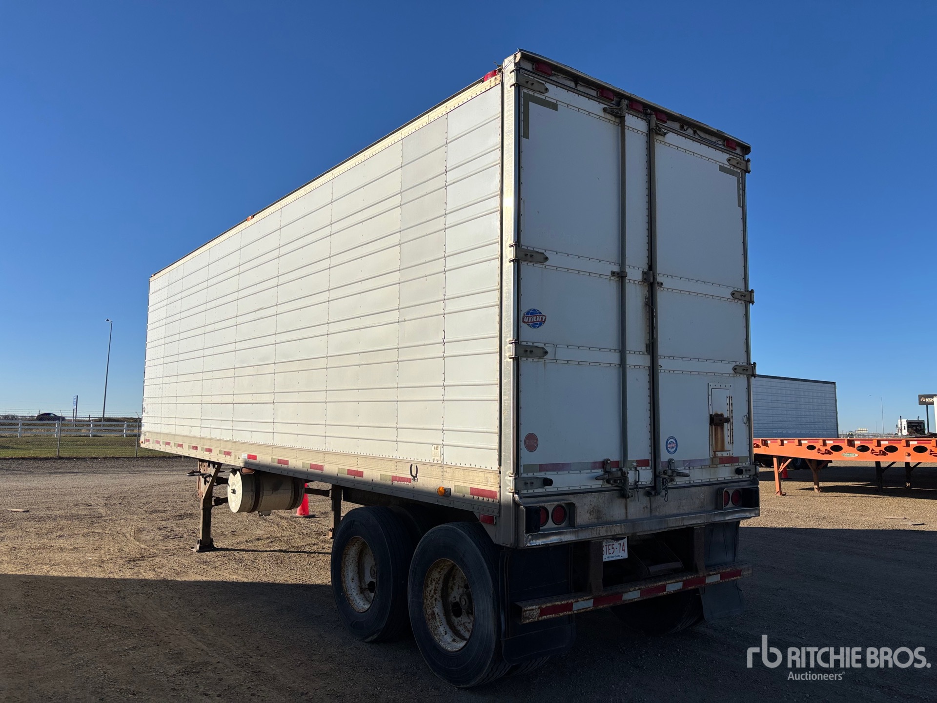 1998 Utility 32 FT X 102 IN T/A