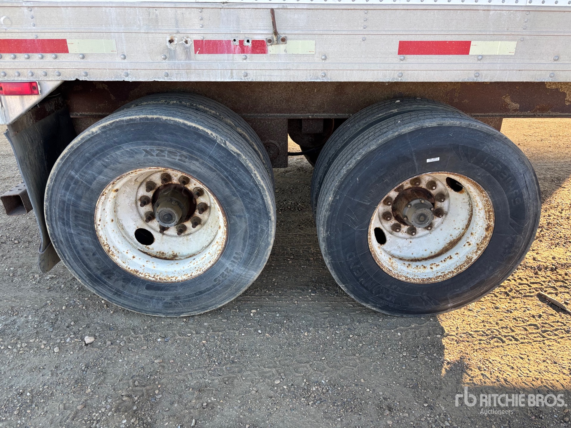 1998 Utility 32 FT X 102 IN T/A