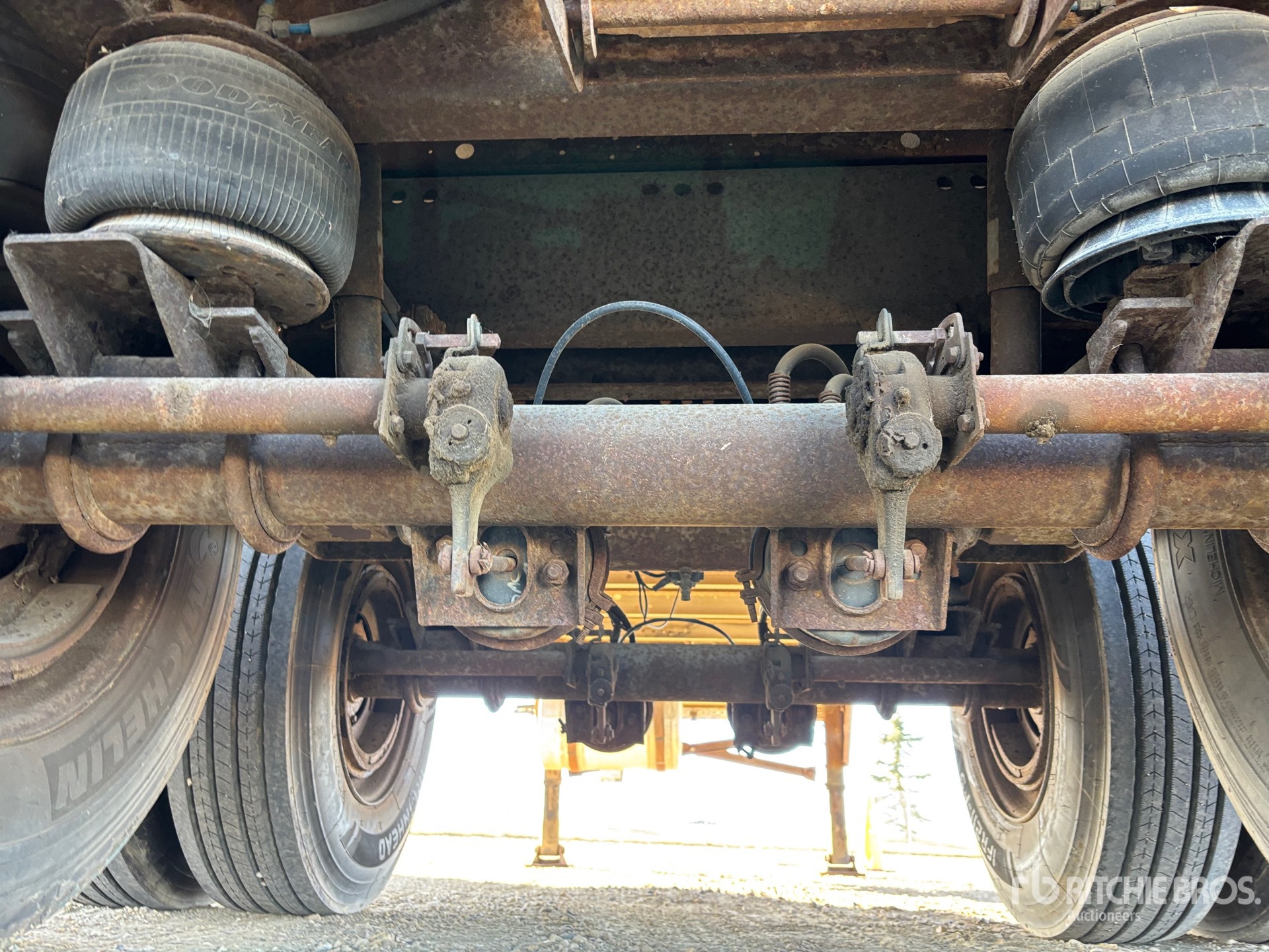 1998 Utility 32 FT X 102 IN T/A