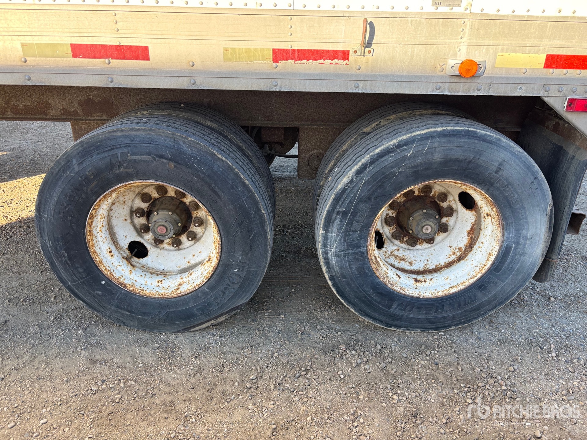 1998 Utility 32 FT X 102 IN T/A