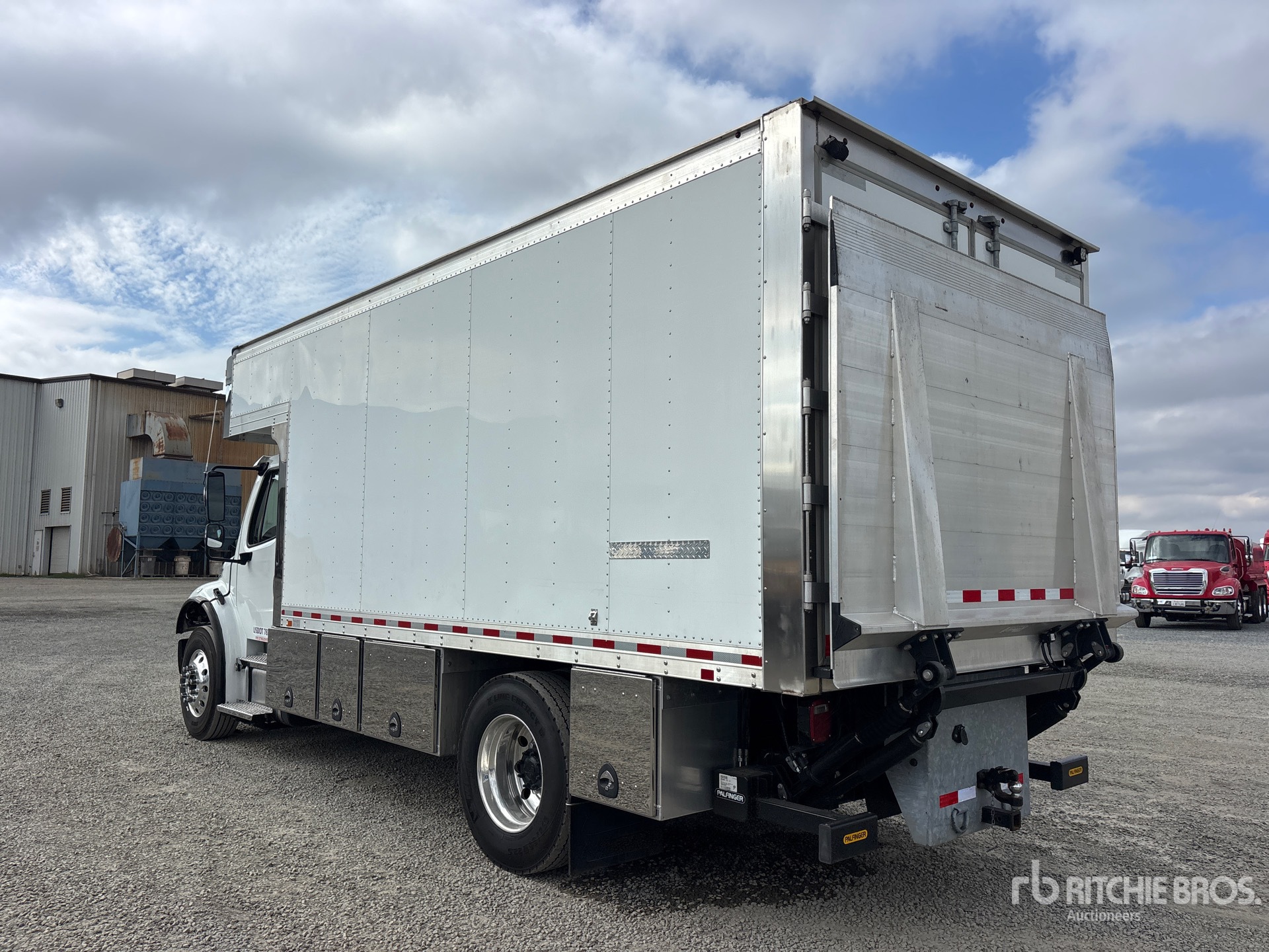 2023 Freightliner M2 106