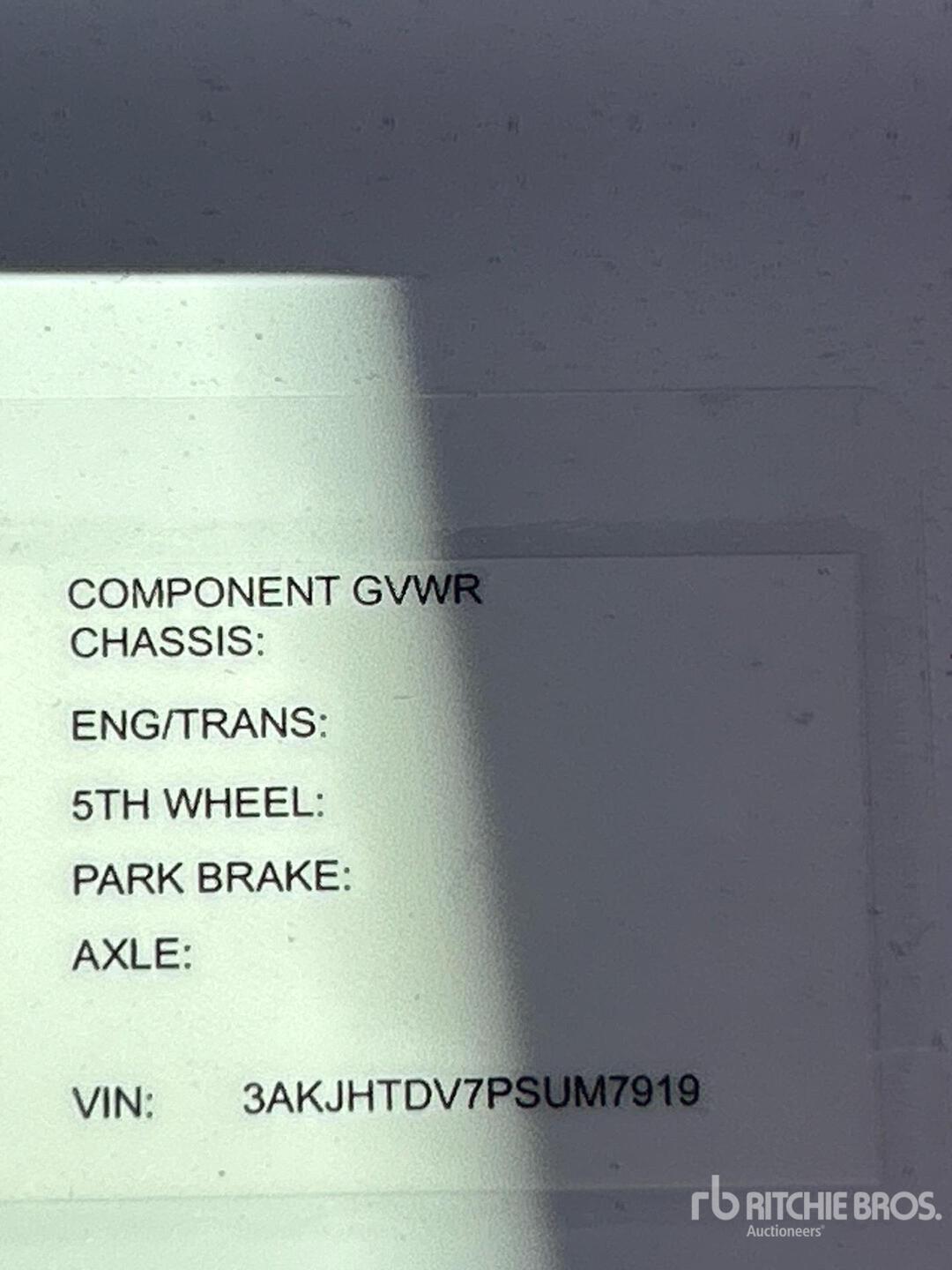 2023 Freightliner CASCADIA 116