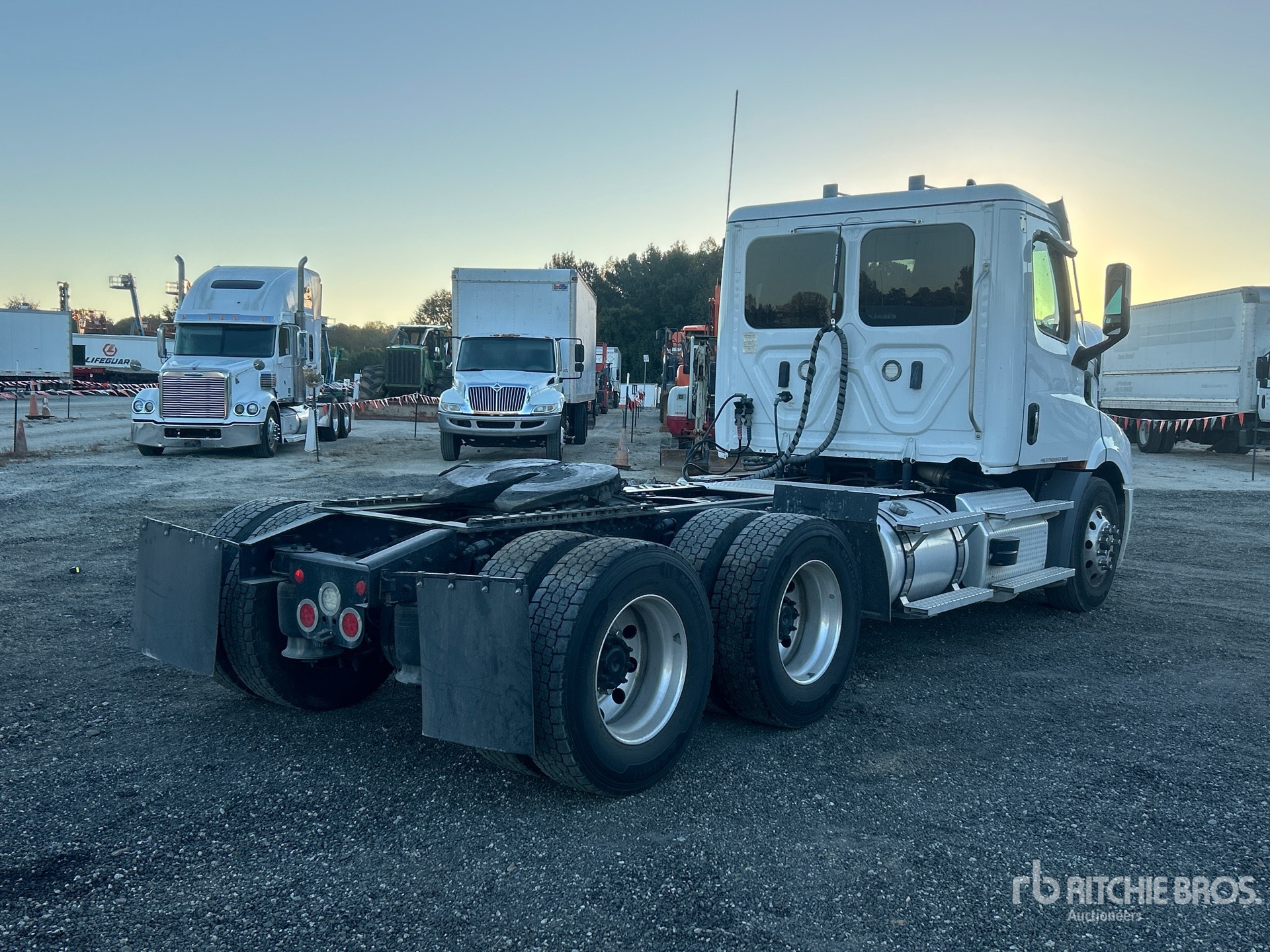 2020 Freightliner CASCADIA 116