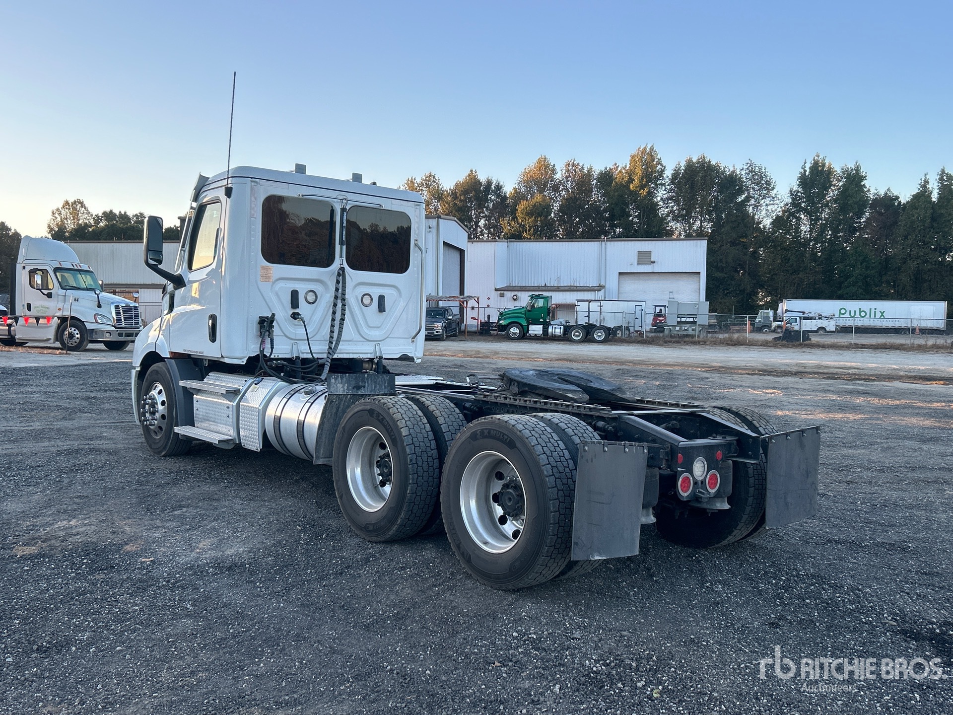 2020 Freightliner CASCADIA 116
