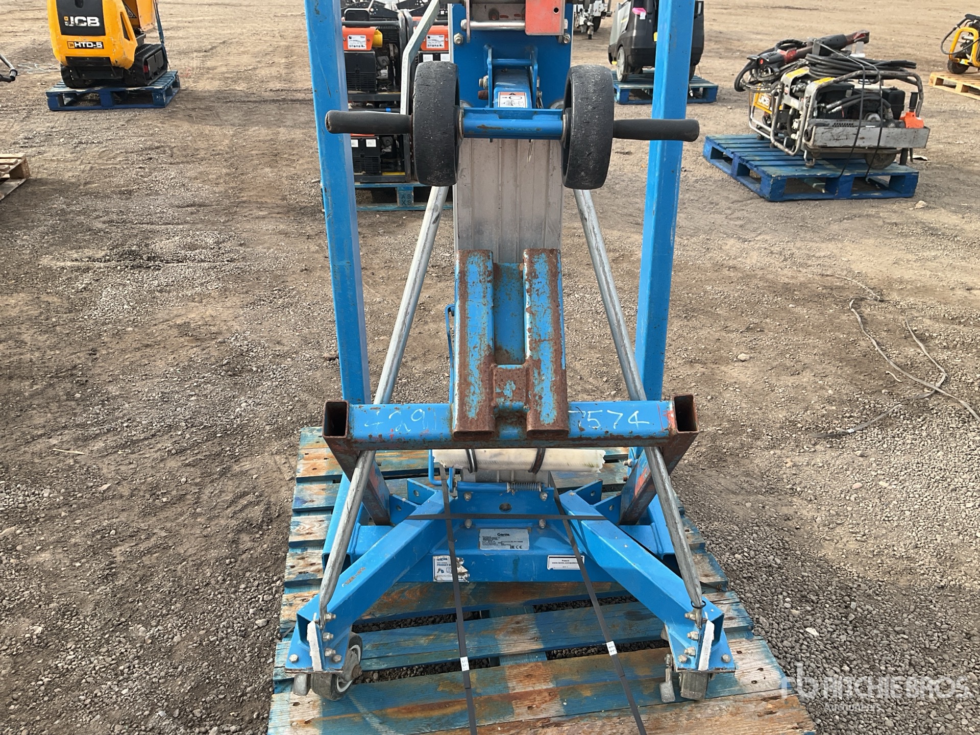 2020 Genie SLA-15