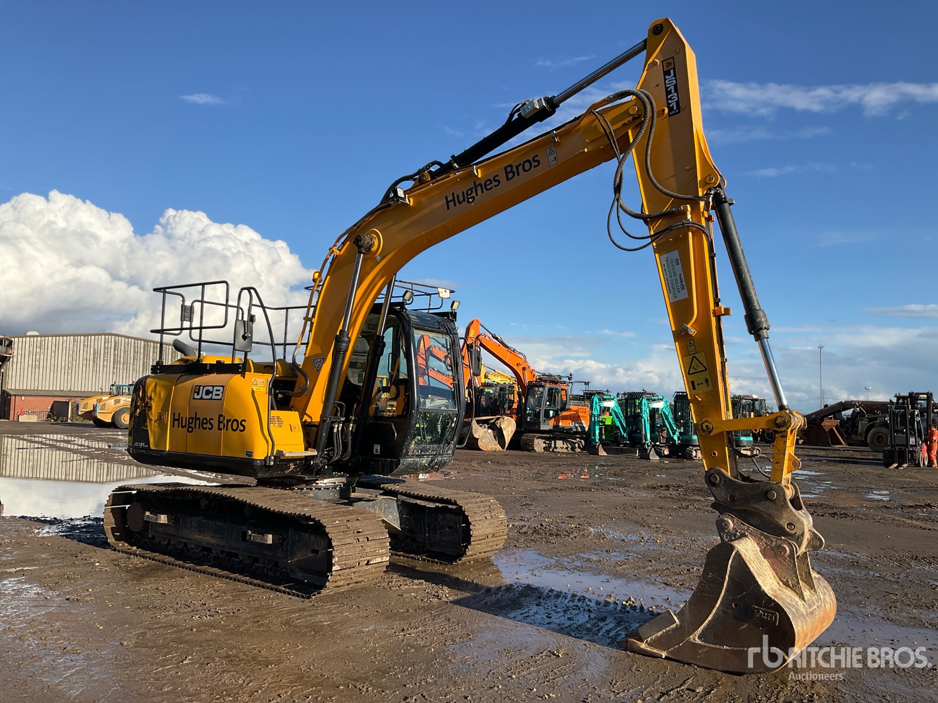 2019 JCB JS131LC