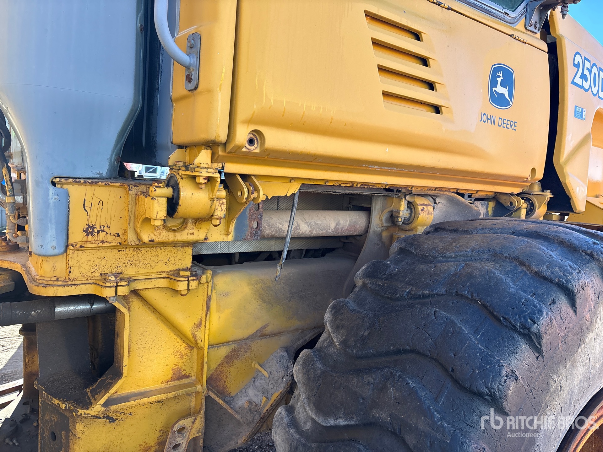 2004 John Deere 250D