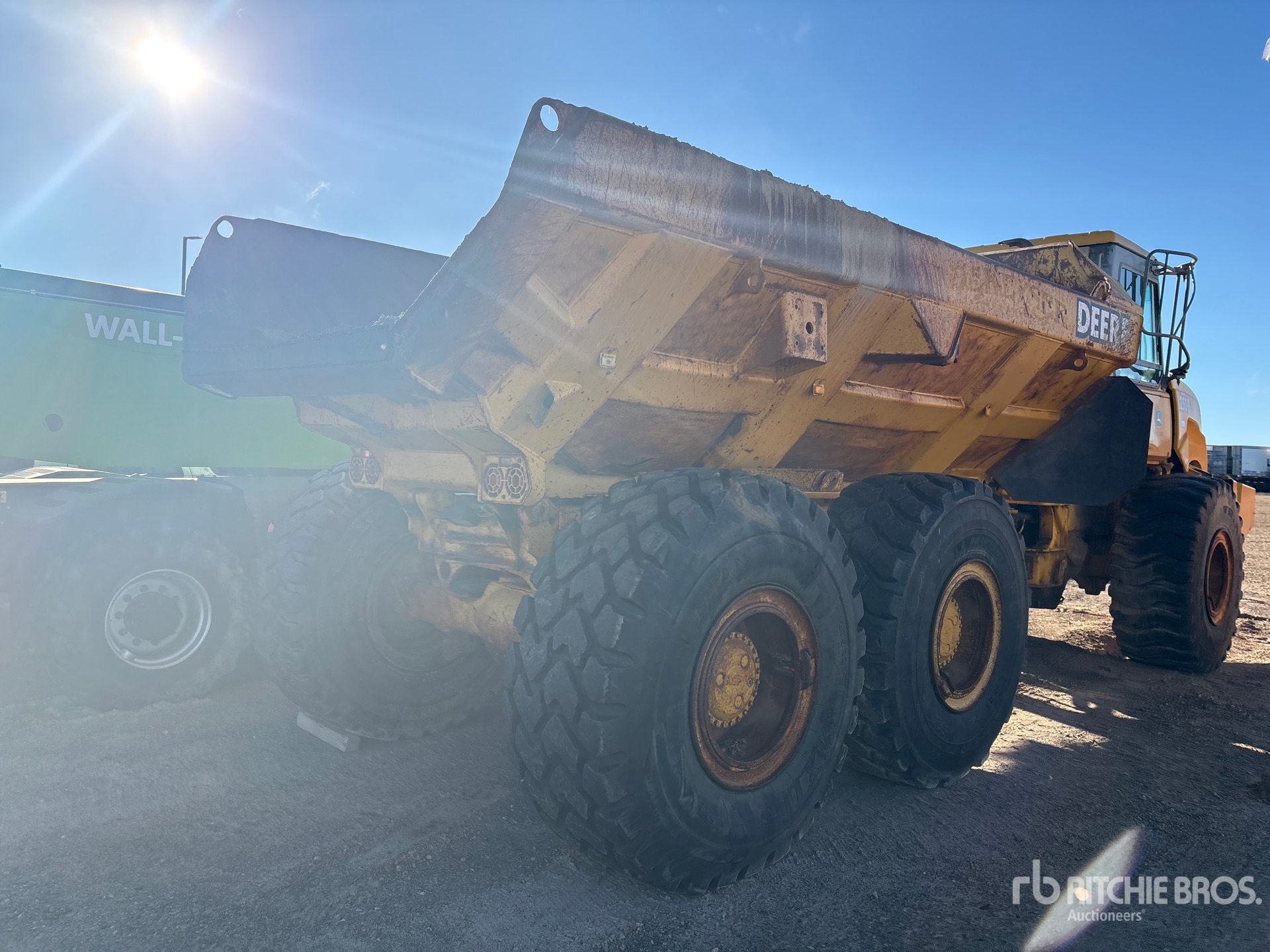 2004 John Deere 250D