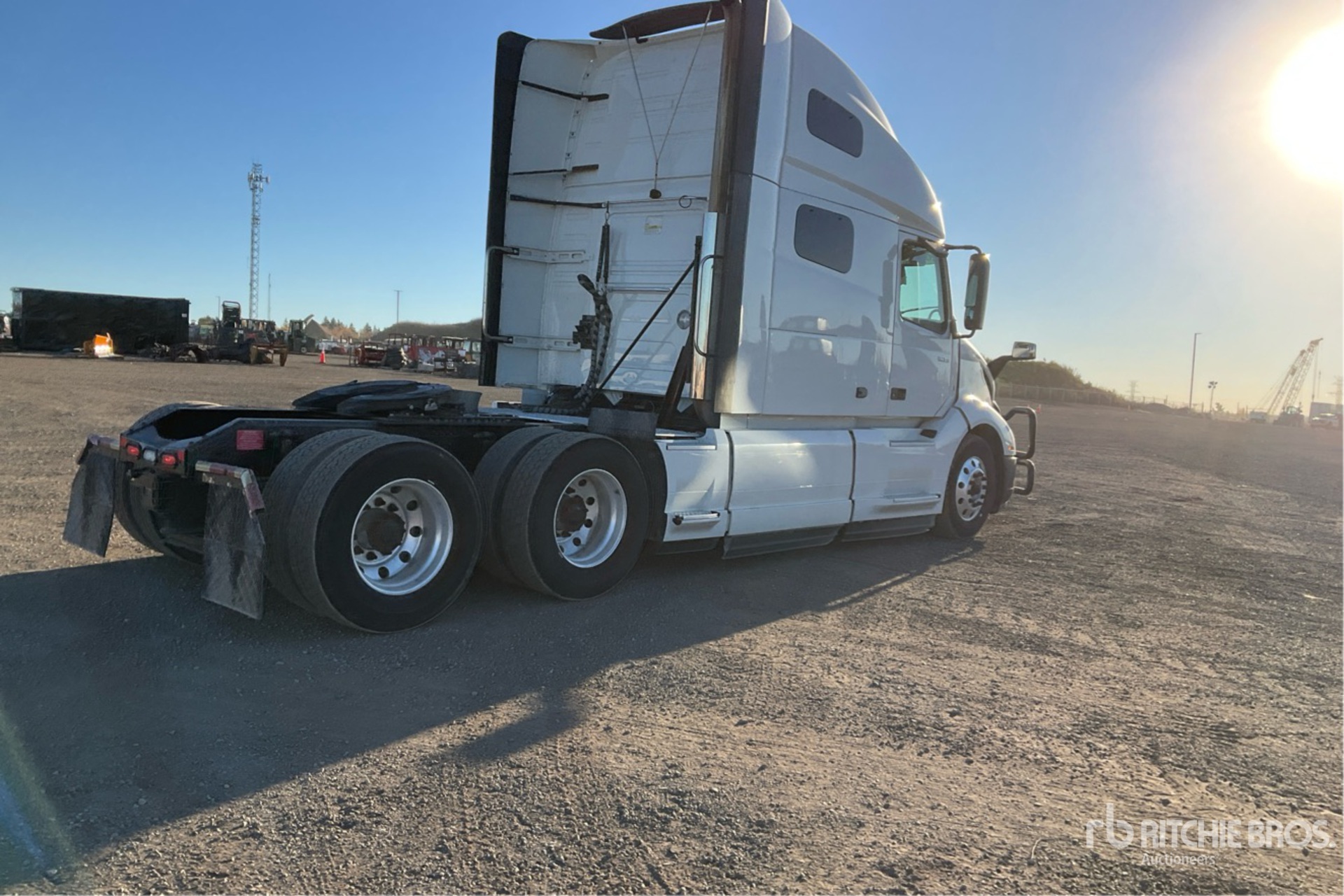 2022 Volvo VNL760