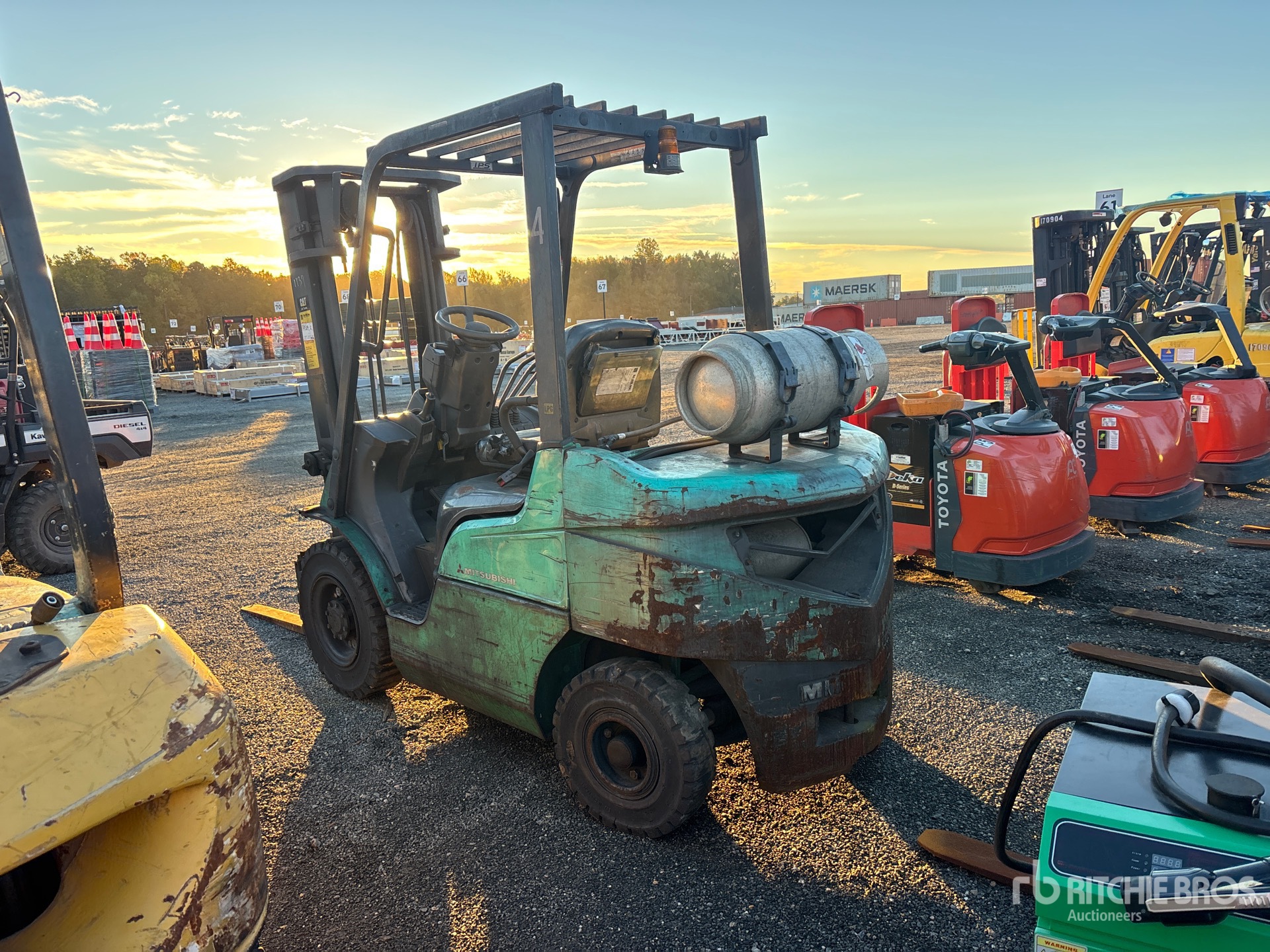 2016 Mitsubishi FG25N