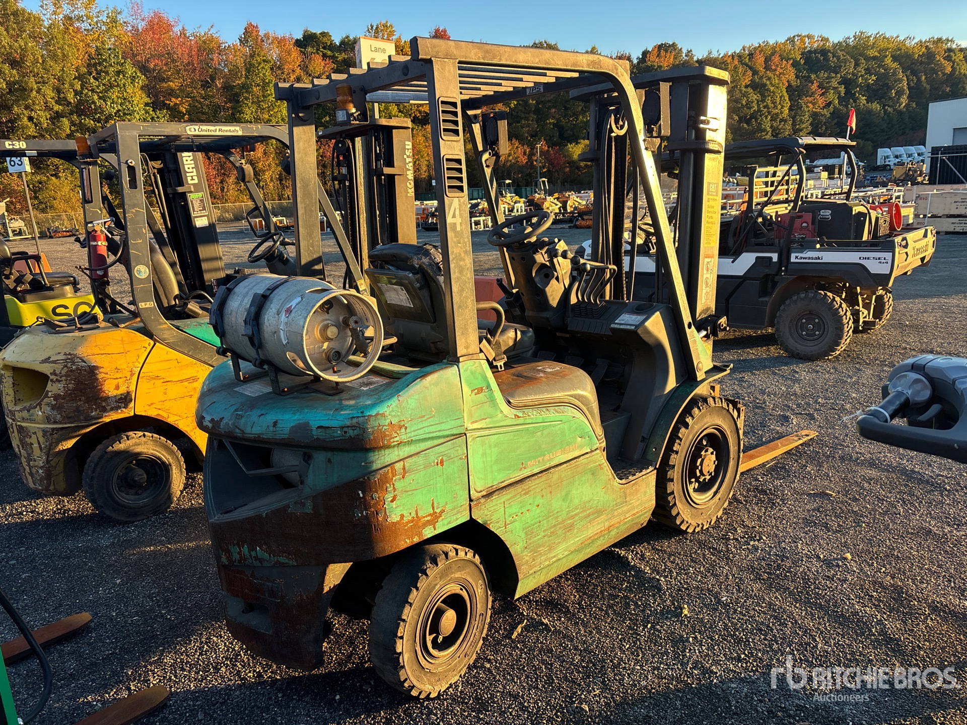 2016 Mitsubishi FG25N