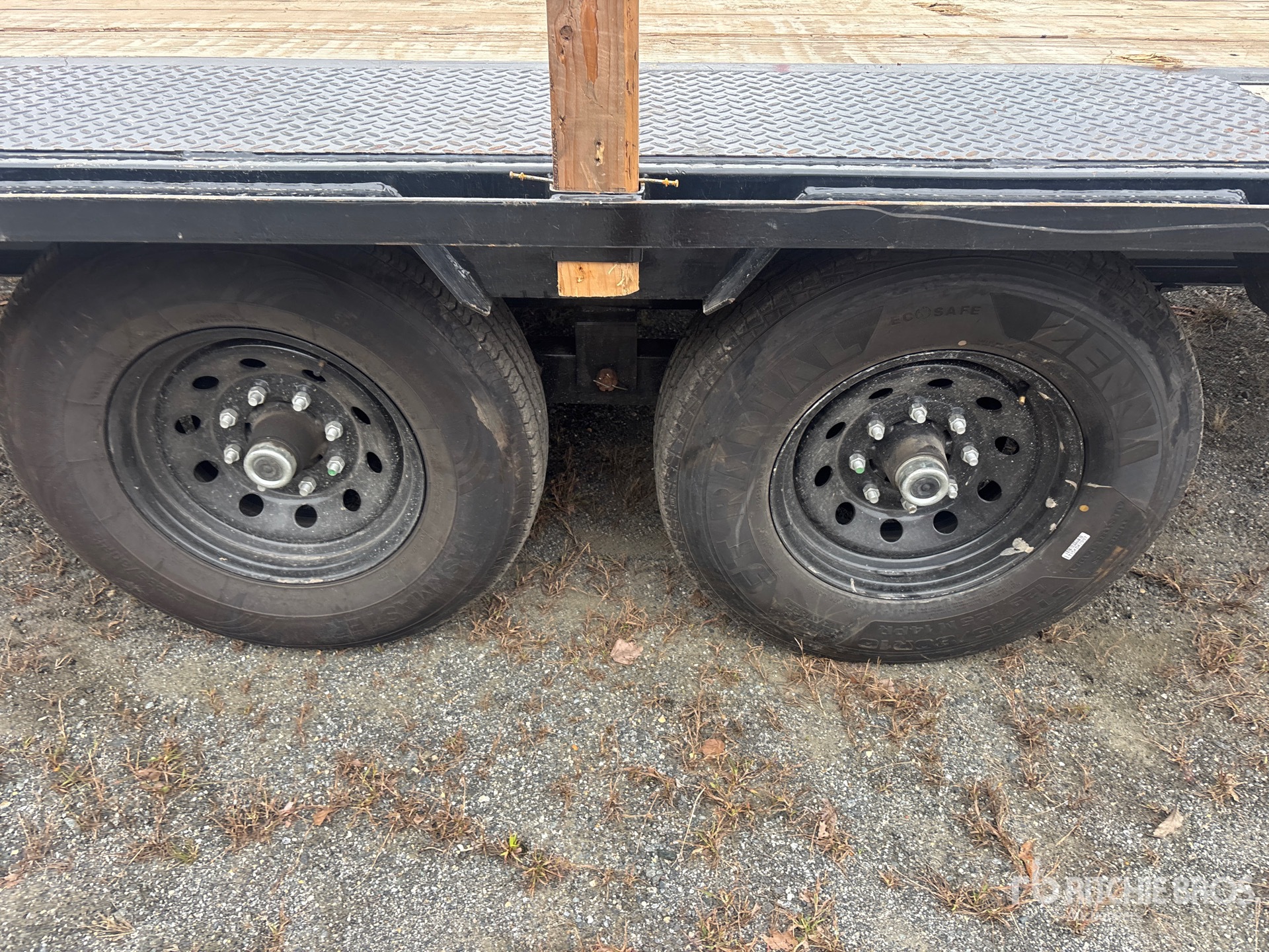 2027 Pj Trailers LQ302
