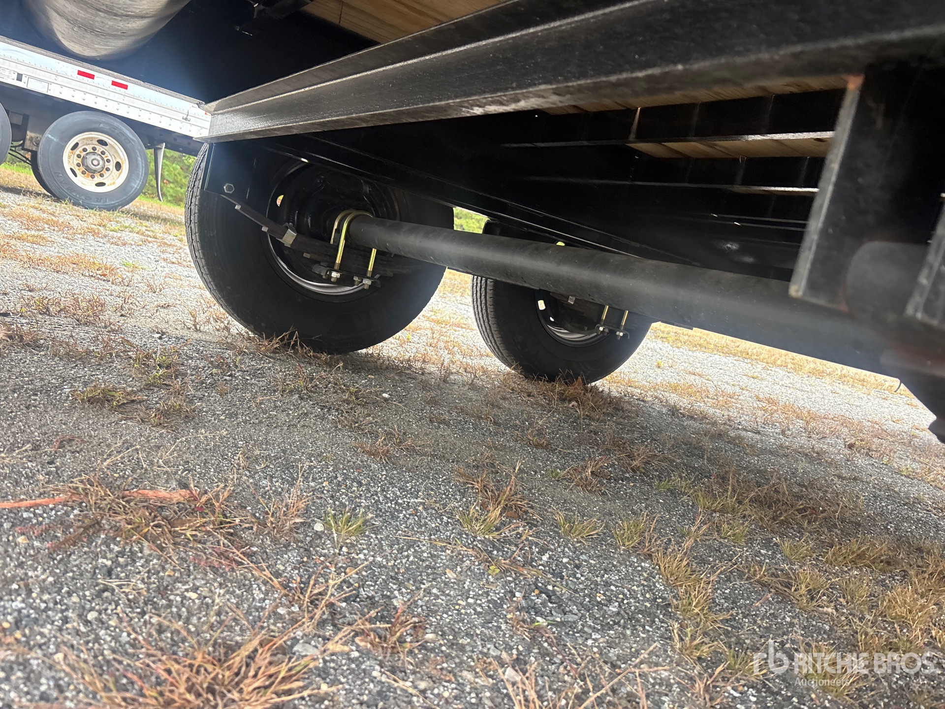 2027 Pj Trailers LQ302