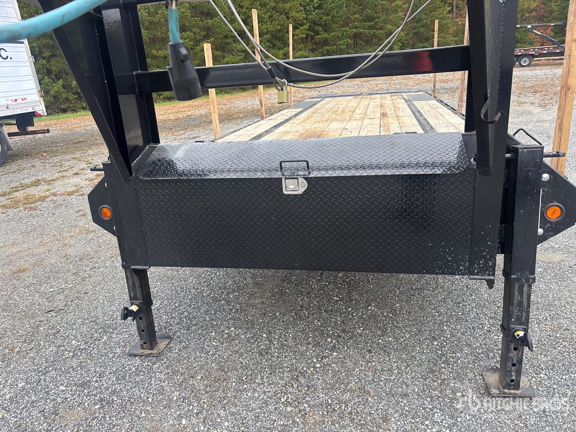 2027 Pj Trailers LQ302