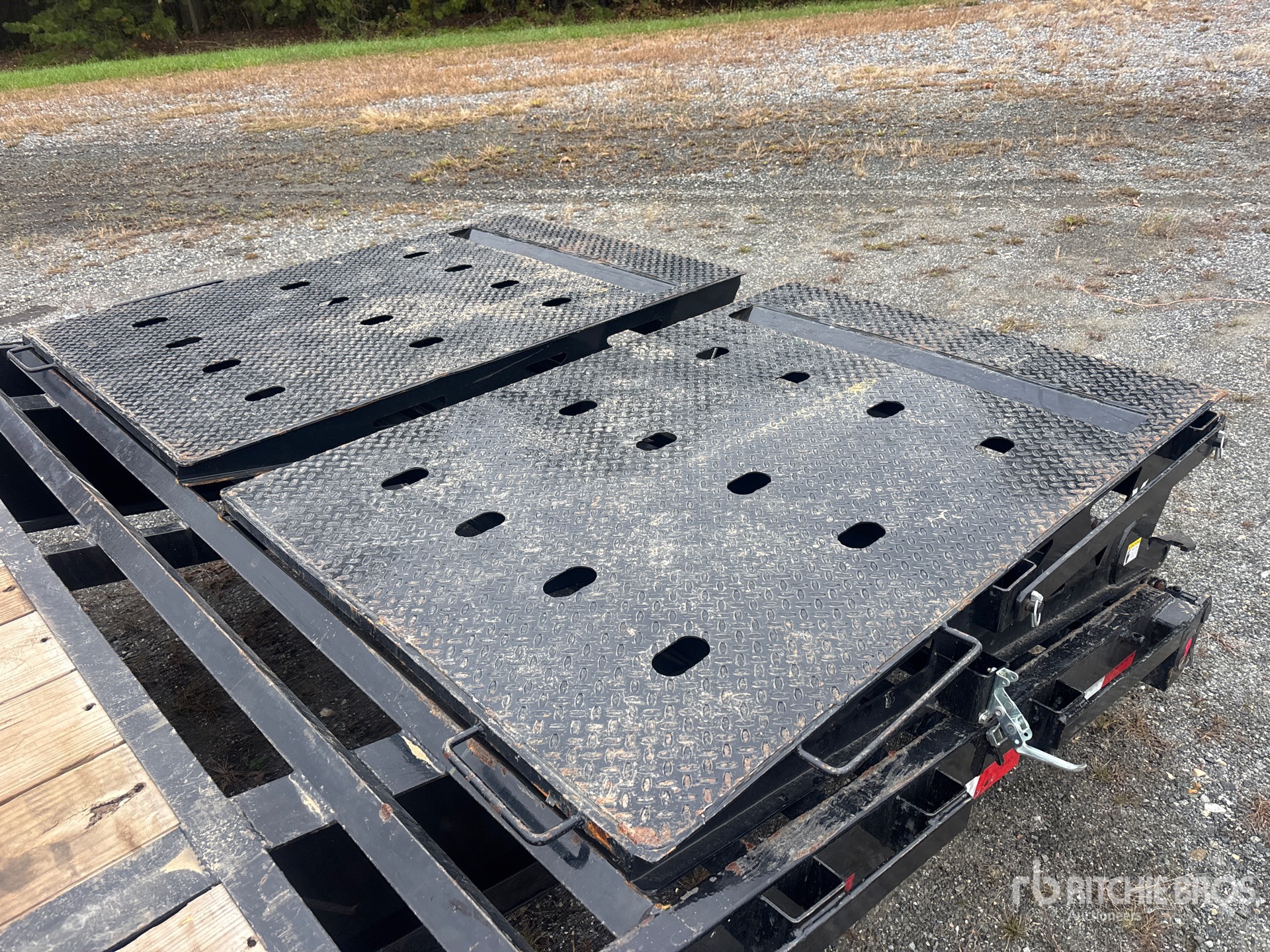 2027 Pj Trailers LQ302
