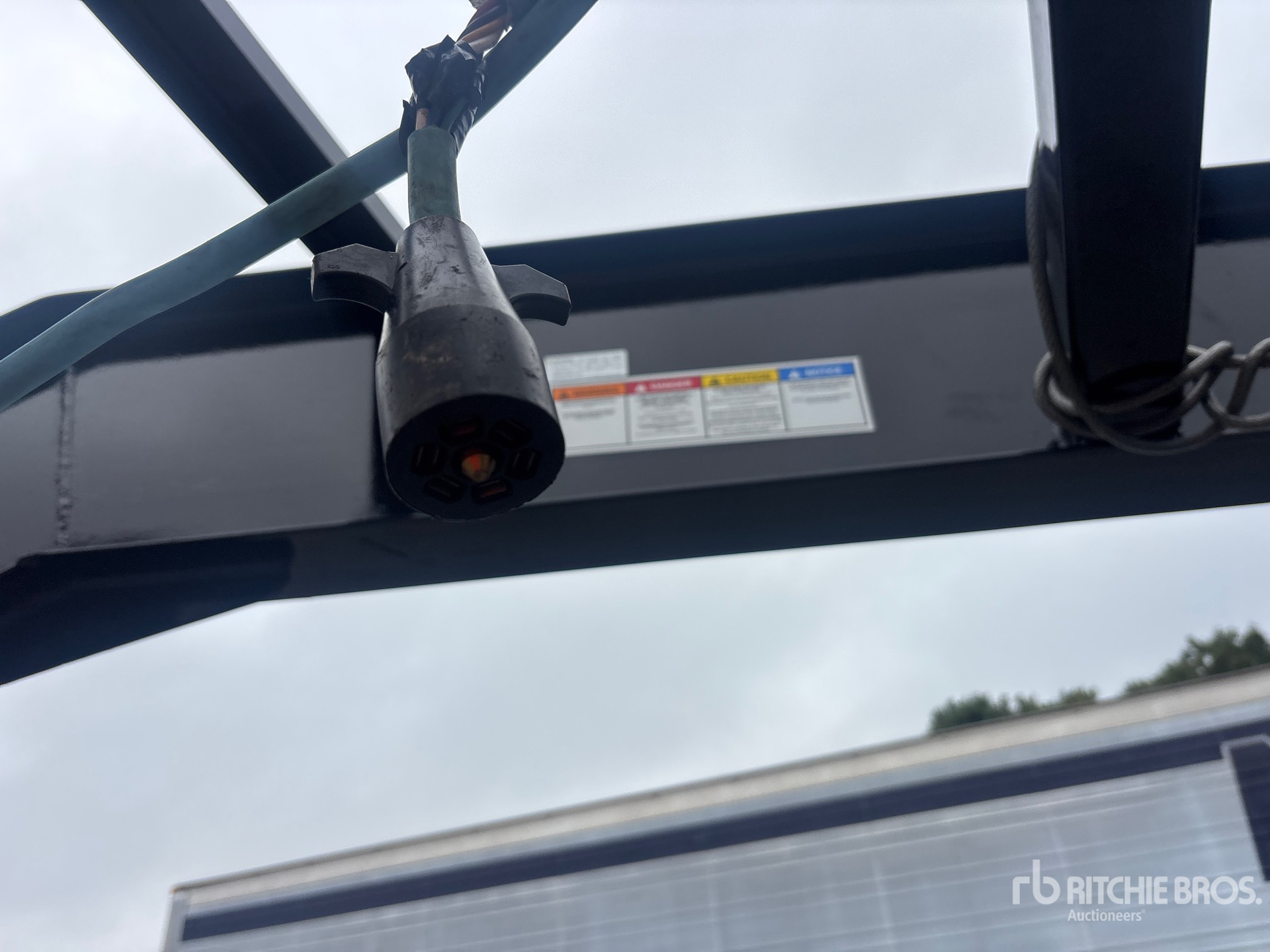 2027 Pj Trailers LQ302