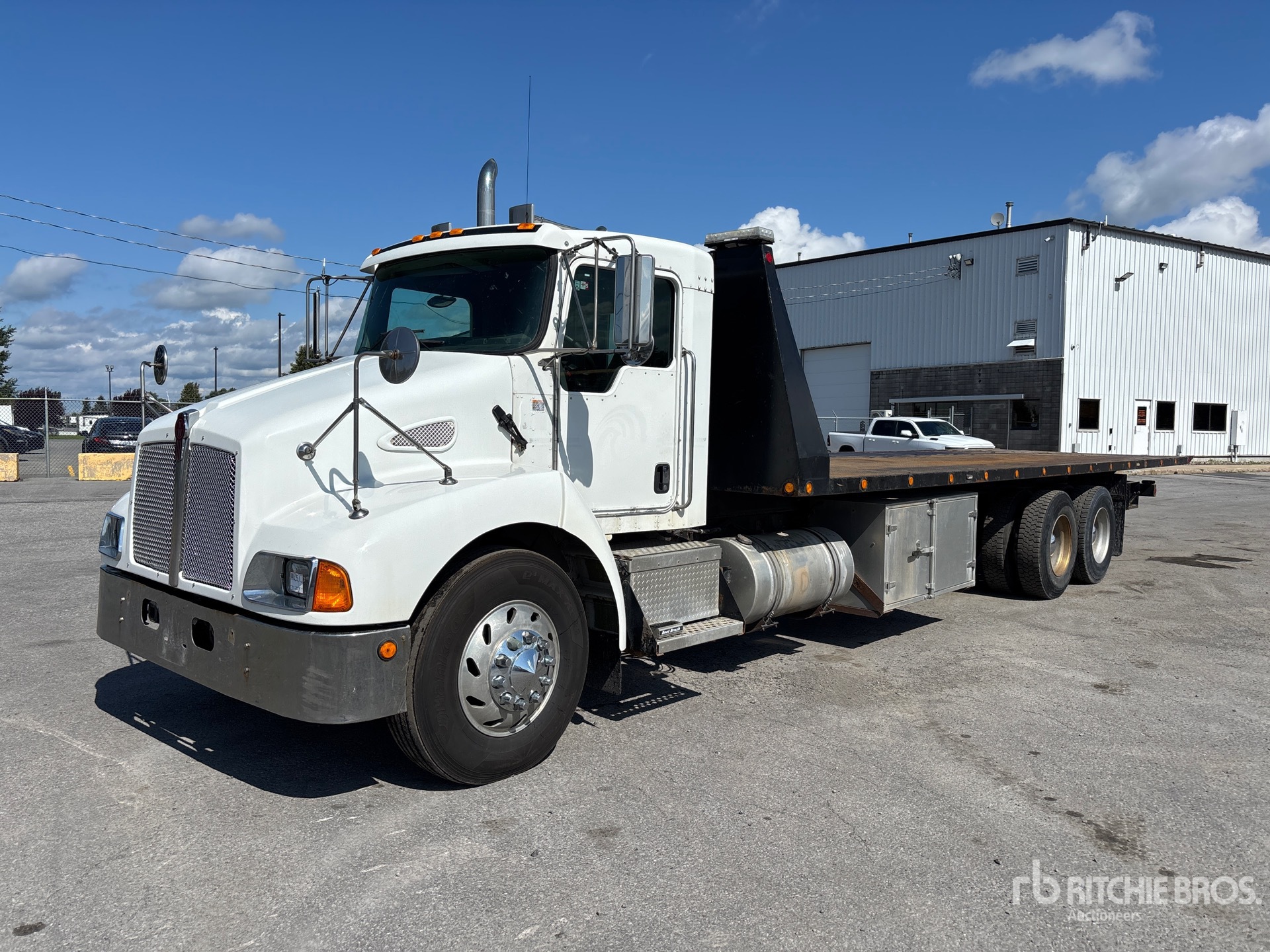 Photo of 2005 Kenworth T300