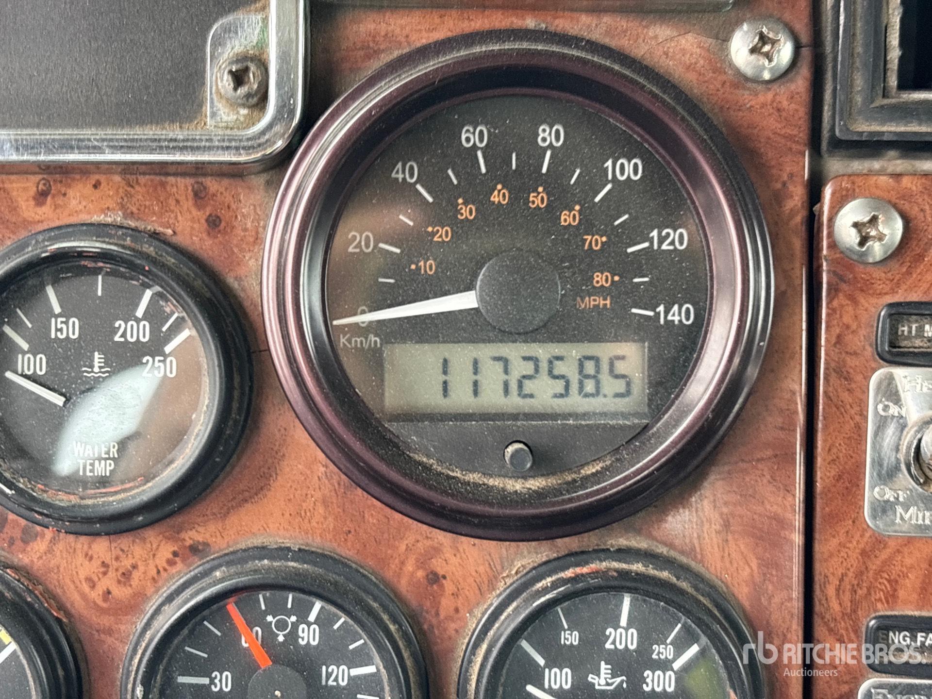 2006 Peterbilt 335