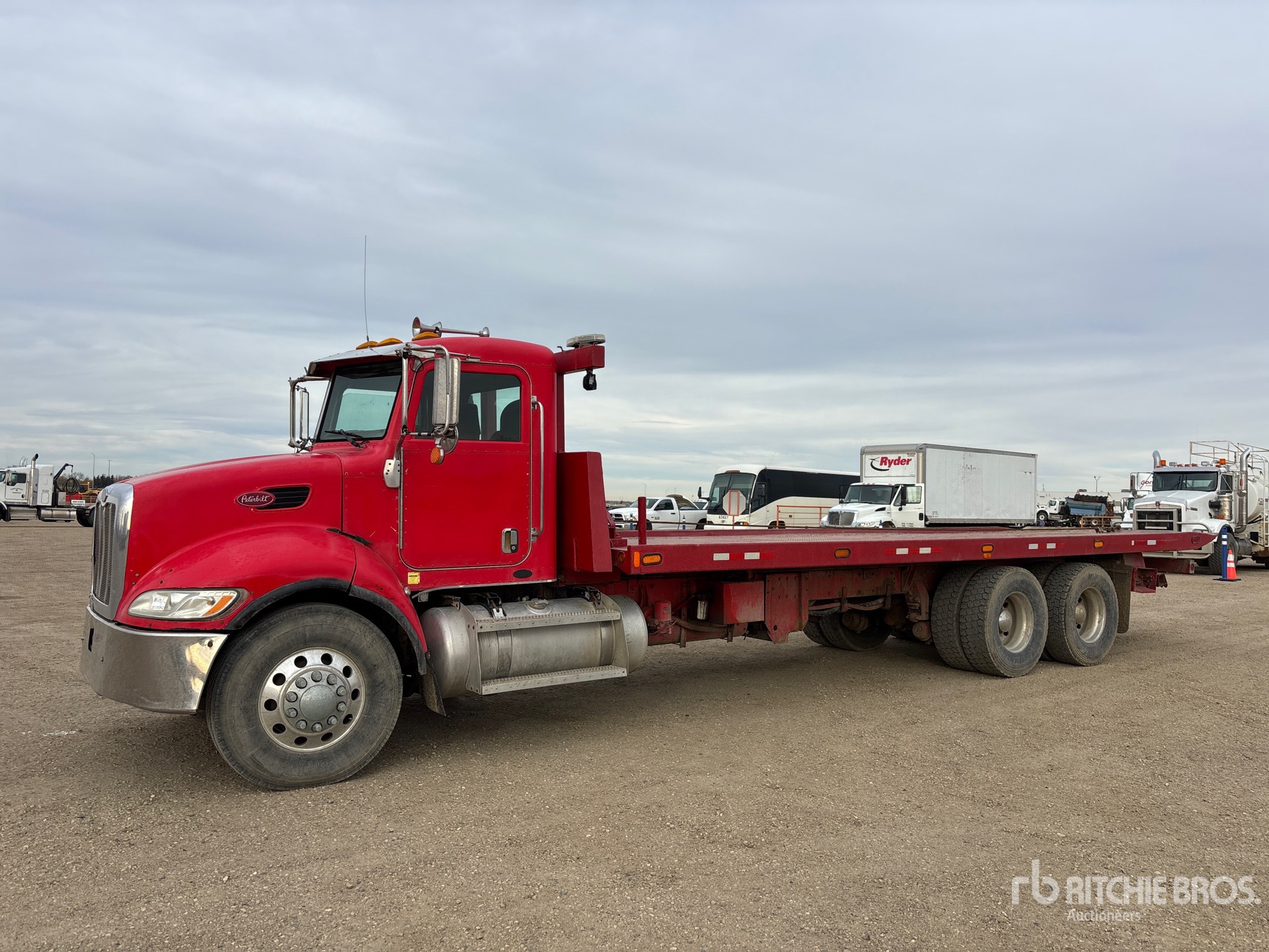 Photo of 2006 Peterbilt 335