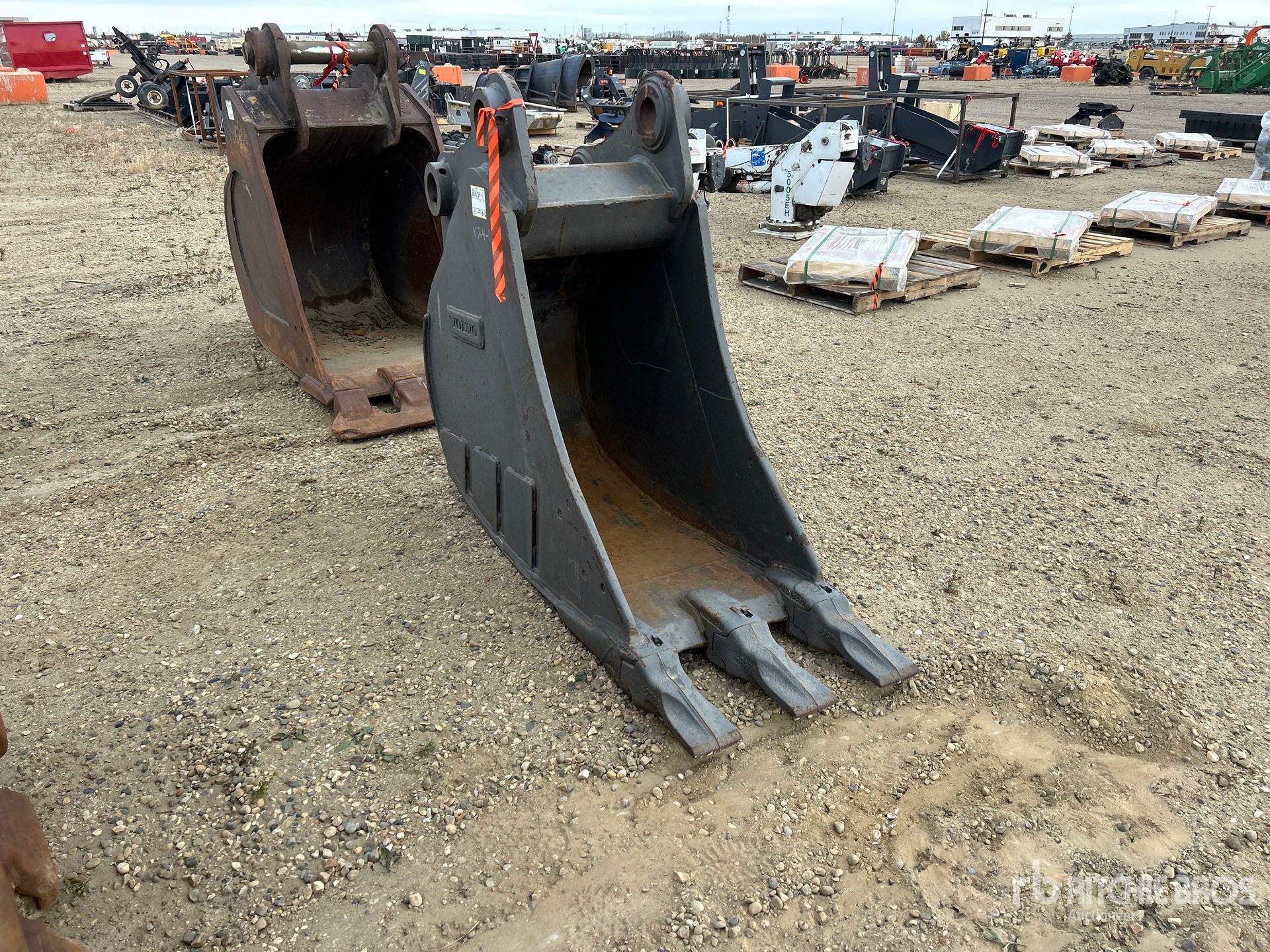 Volvo 24 IN DIGGING - FITS 200 SERIES ...