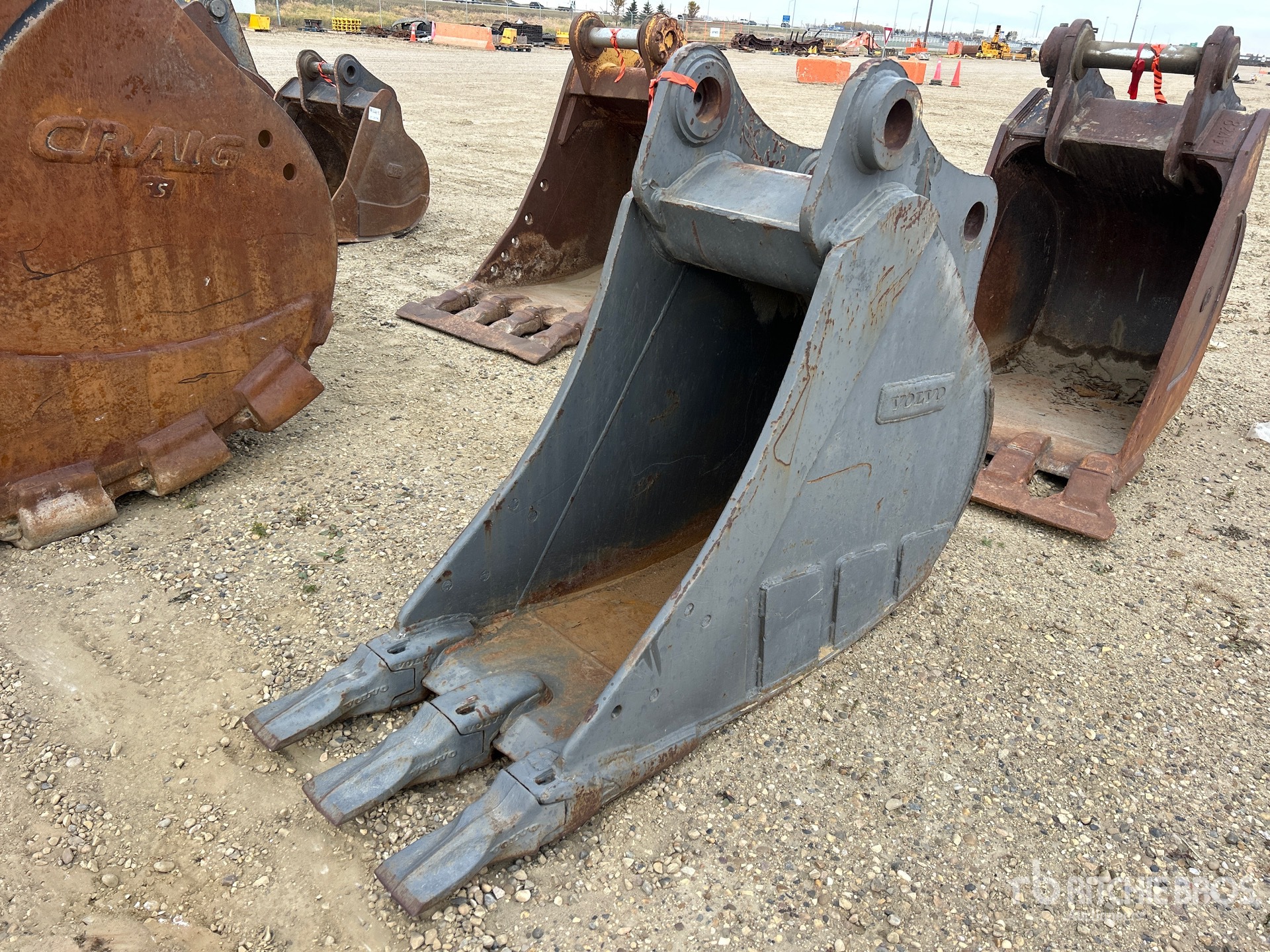 Photo of Volvo 24 in Digging - Fits 200 Series ...
