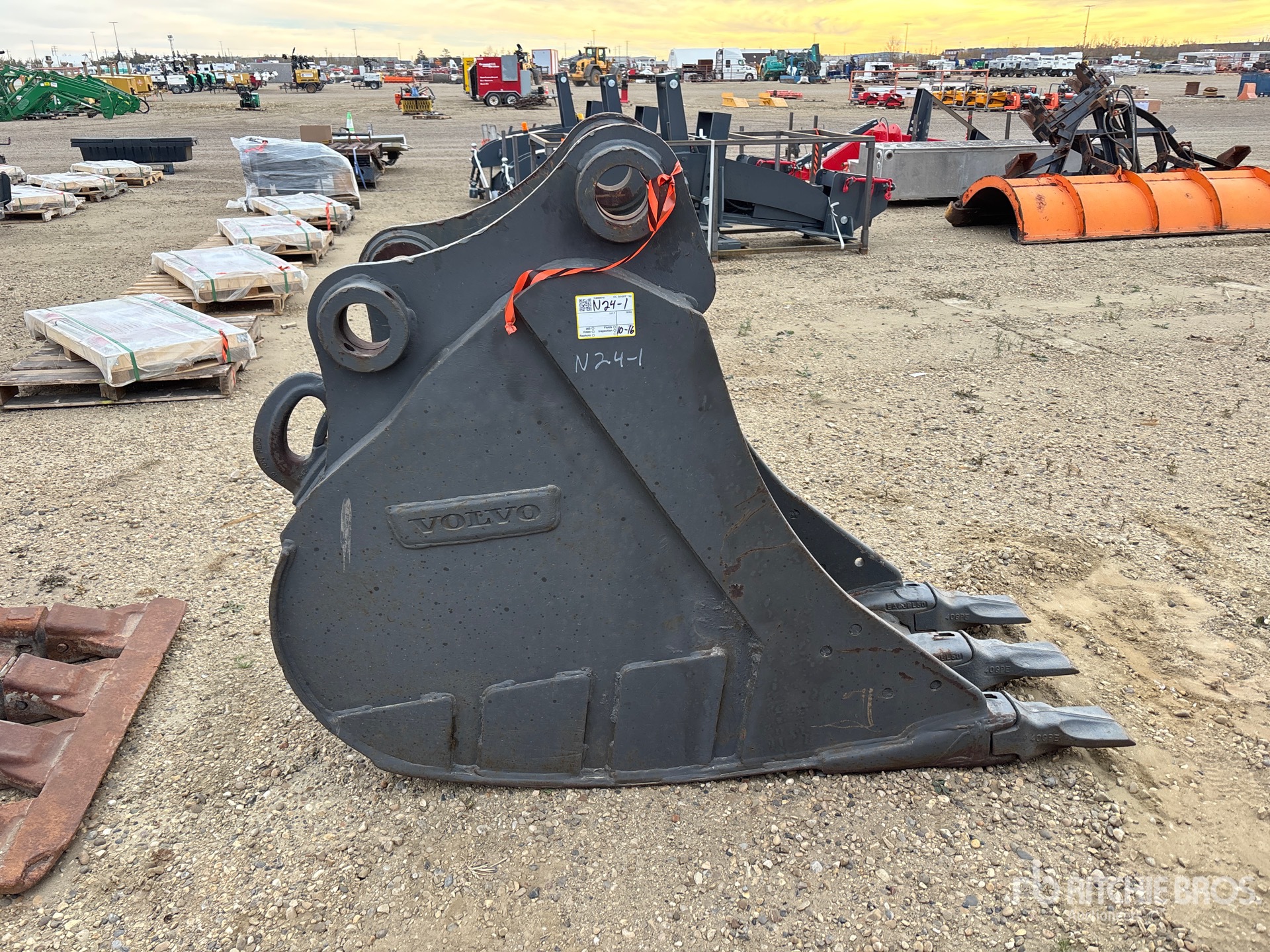 Volvo 24 IN DIGGING - FITS 200 SERIES ...