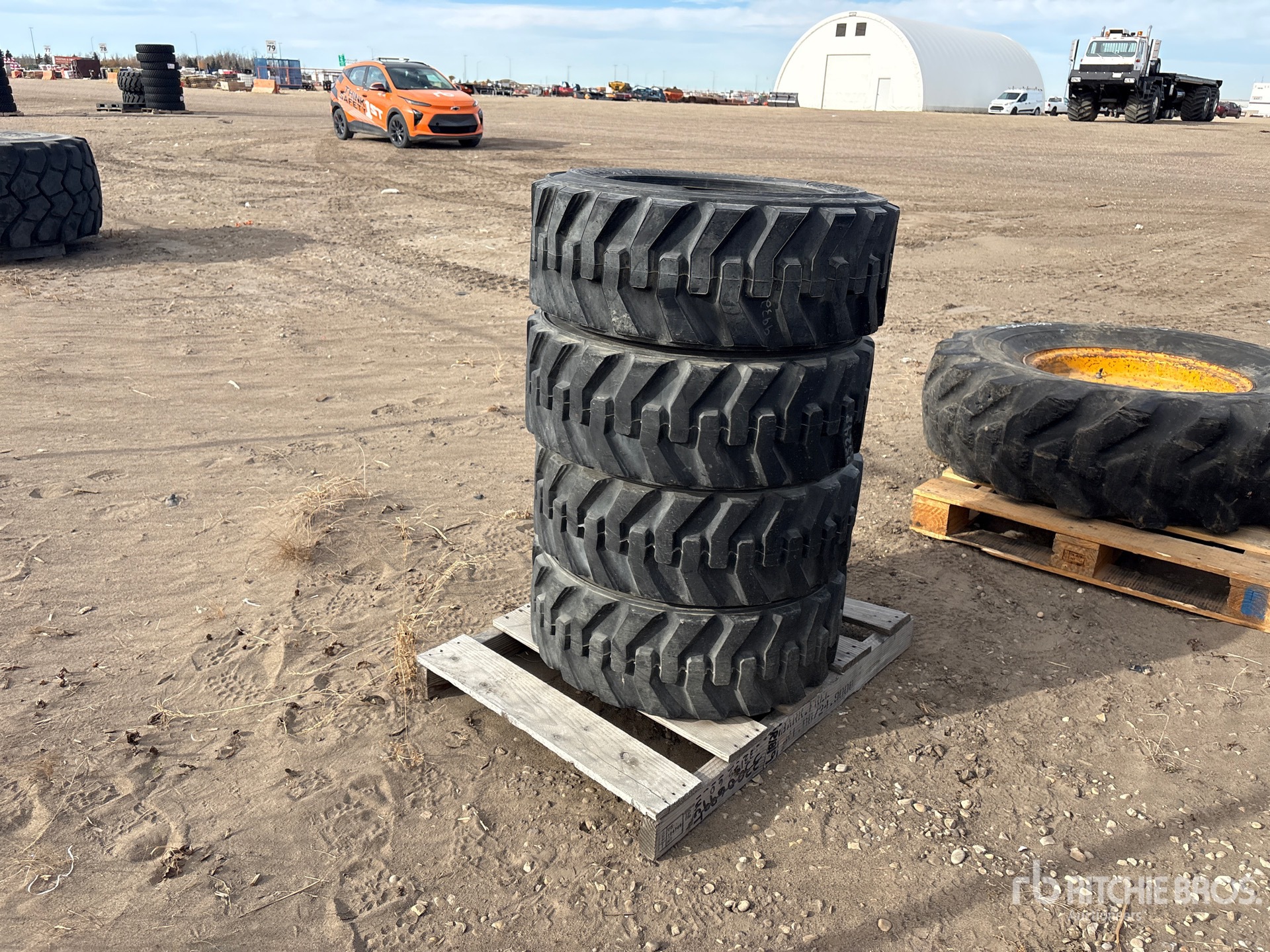 Caterpillar QUANTITY OF (4) 10X16.5 SKID ST ...