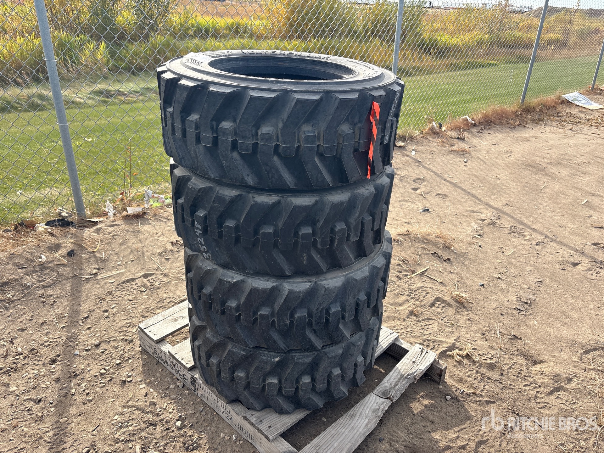 Caterpillar QUANTITY OF (4) 10X16.5 SKID ST ...
