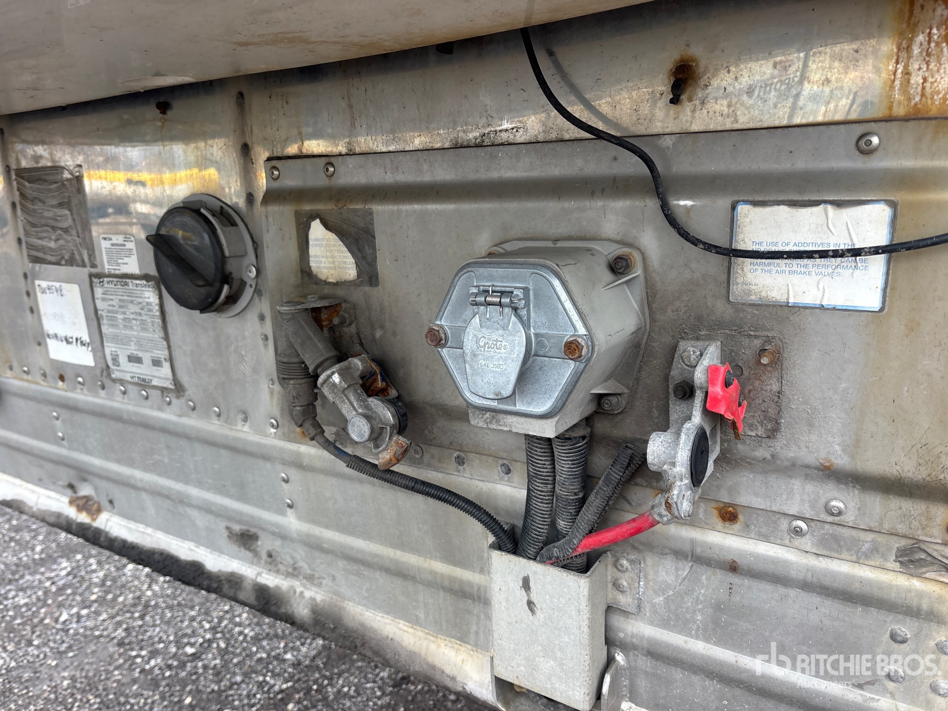 2015 Hyundai 53 FT X 102 IN T/A