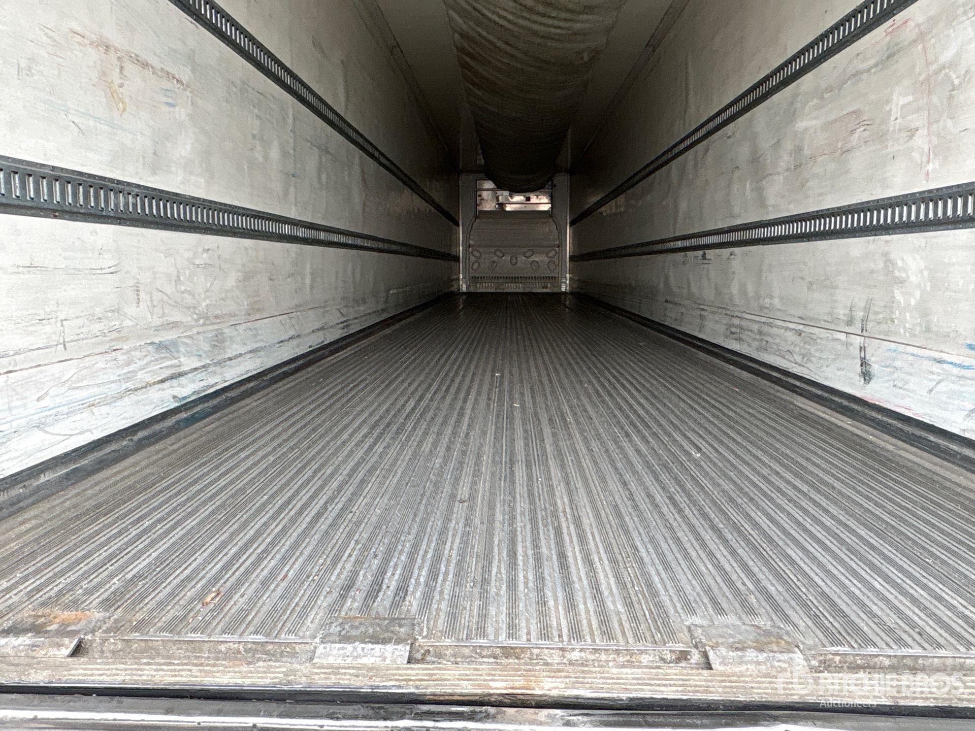 2012 Vanguard 53 ft x 102 in Tri/A