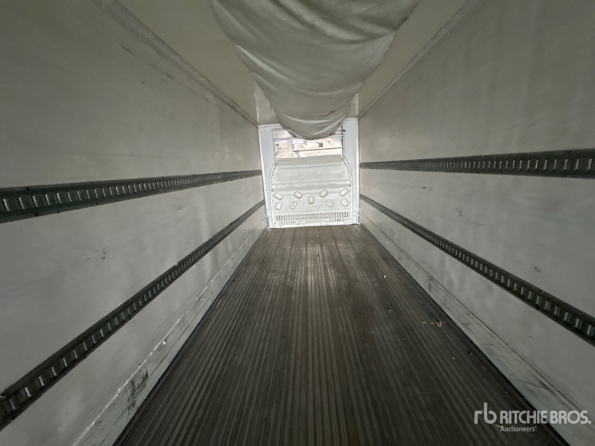 2012 Vanguard 53 ft x 102 in Tri/A