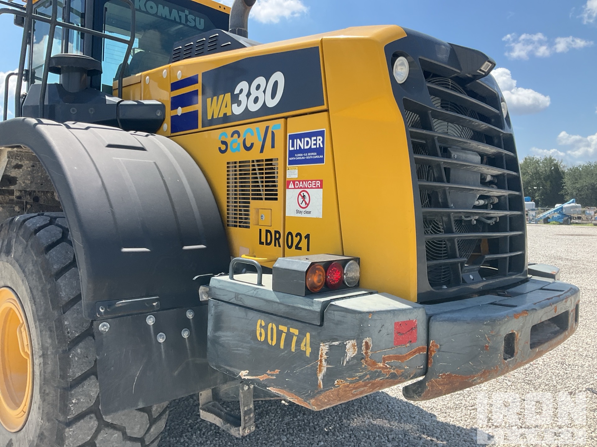 2023 Komatsu WA380-8
