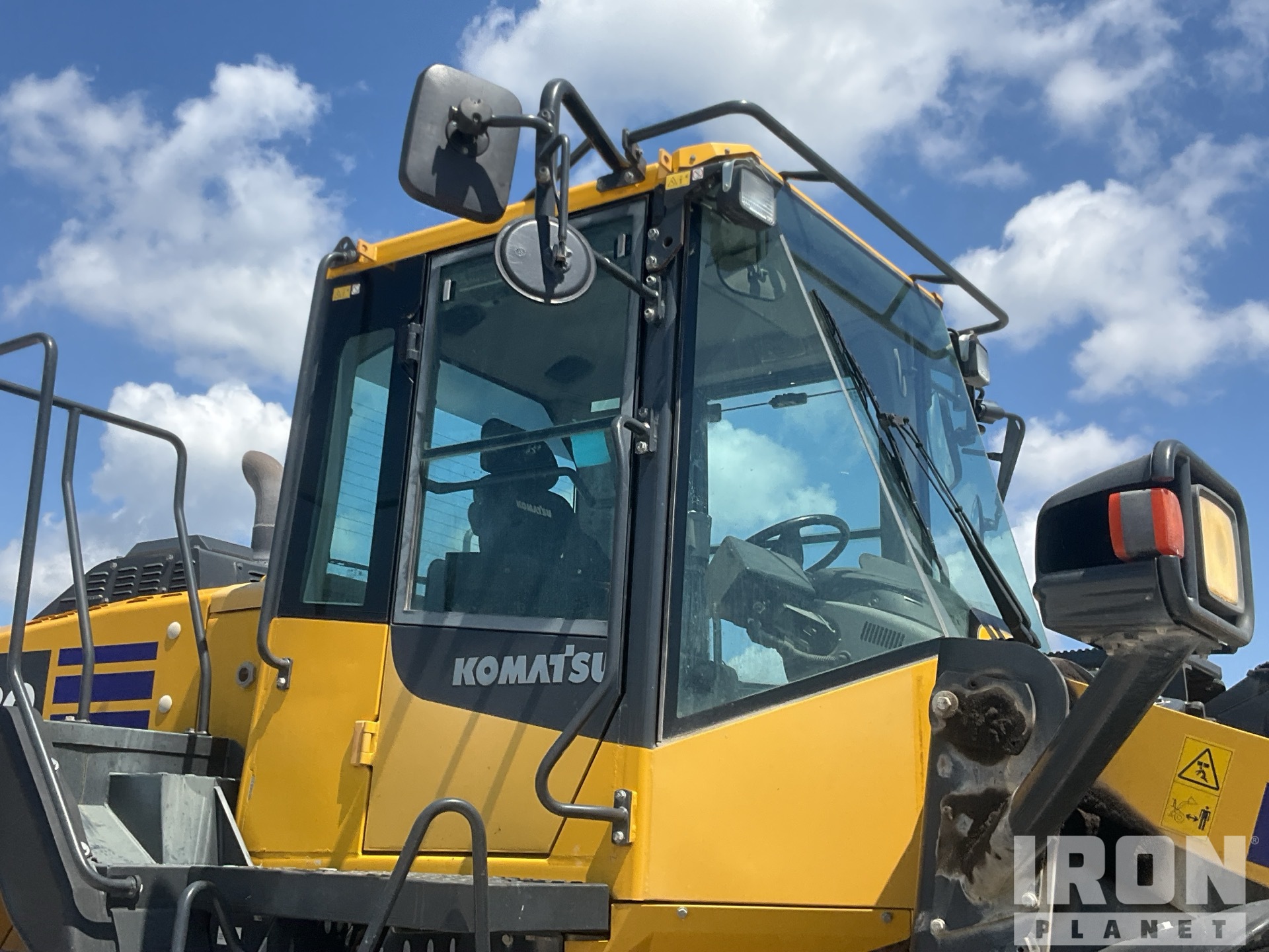 2023 Komatsu WA380-8