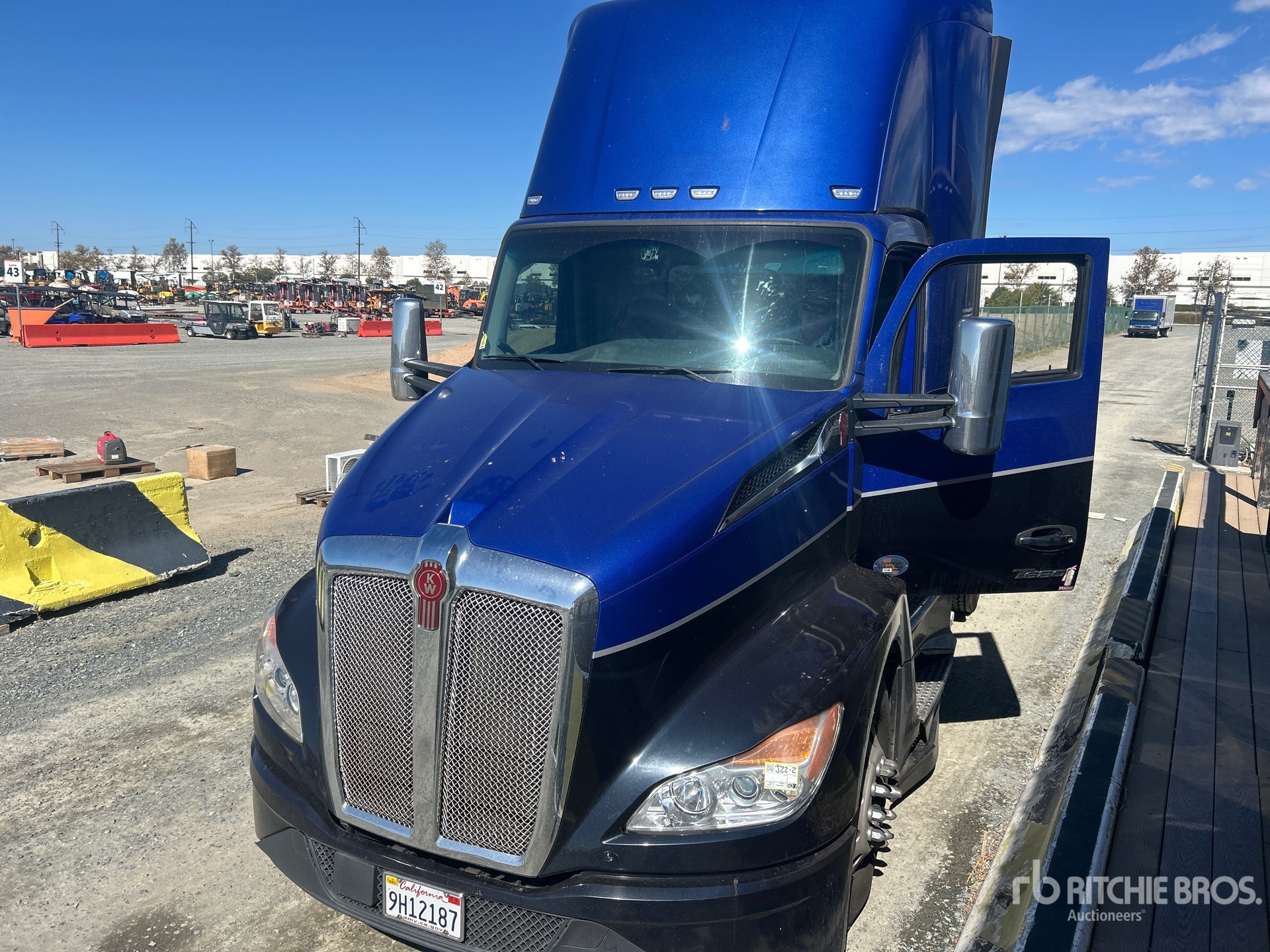 Photo of 2023 Kenworth T680