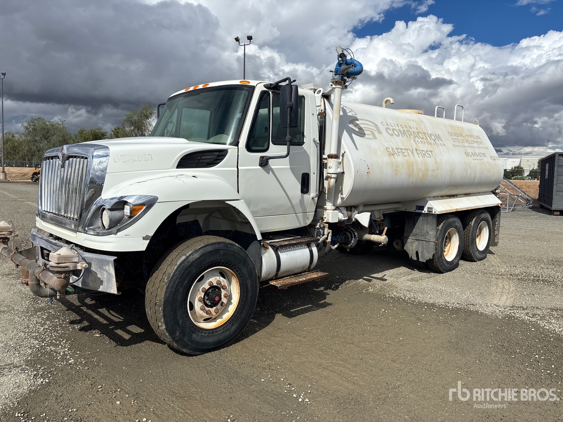 Photo of 2012 International 7400