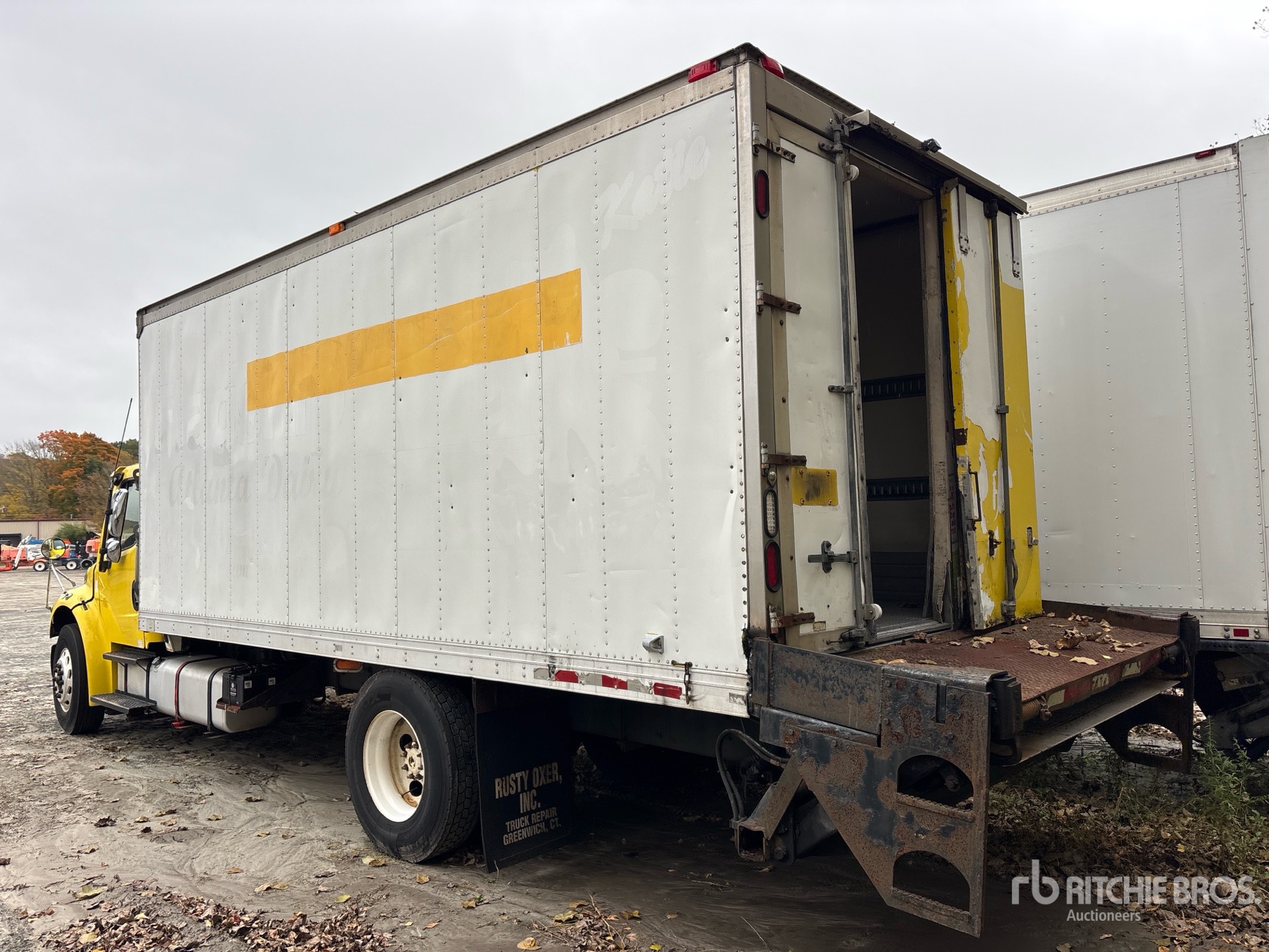 2006 Freightliner M2 106