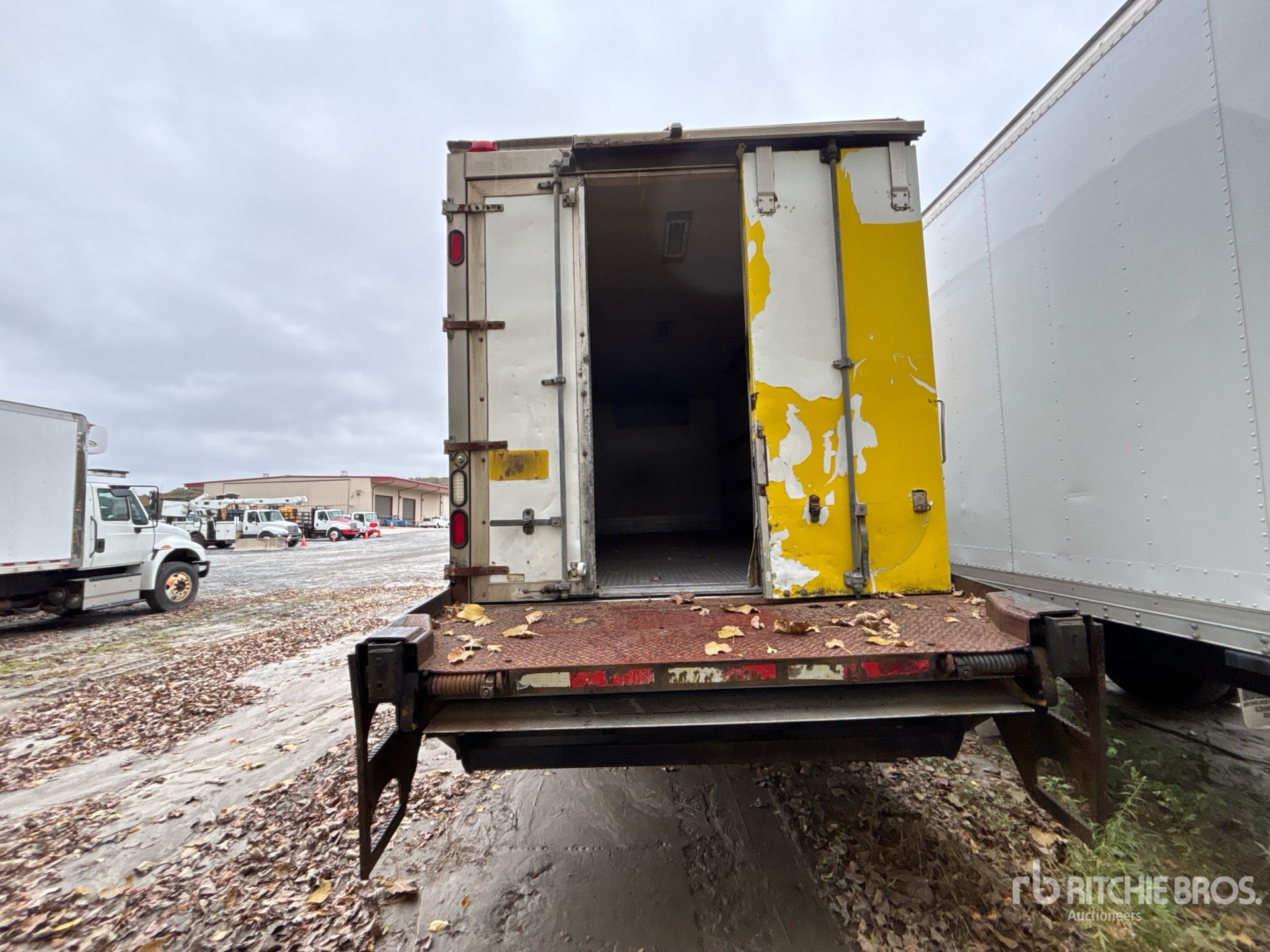 2006 Freightliner M2 106